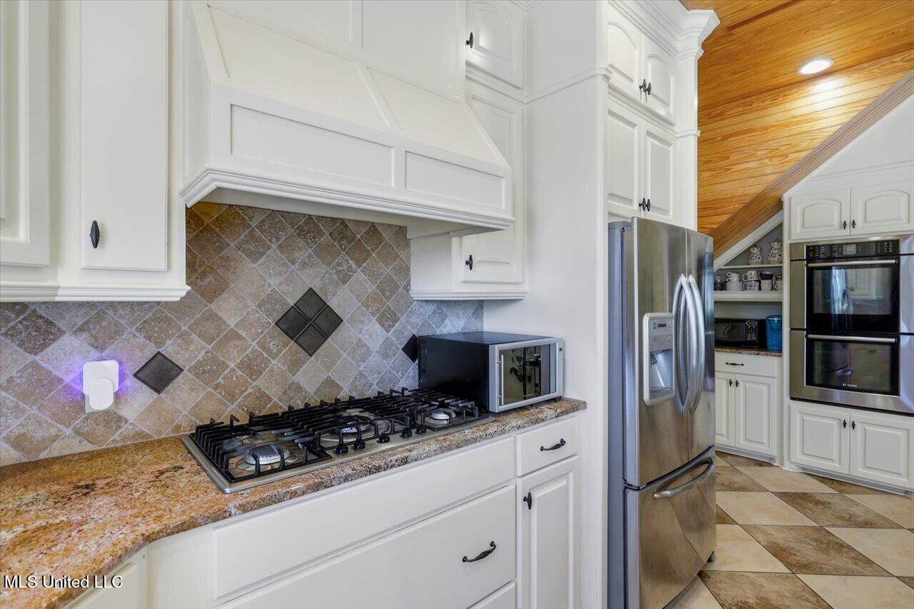 202 Esplanade Drive Property Photo 14