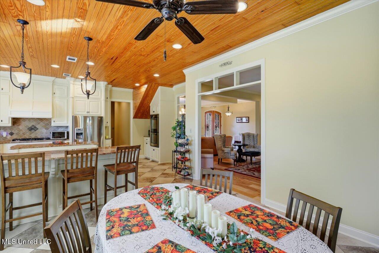 202 Esplanade Drive Property Photo 17