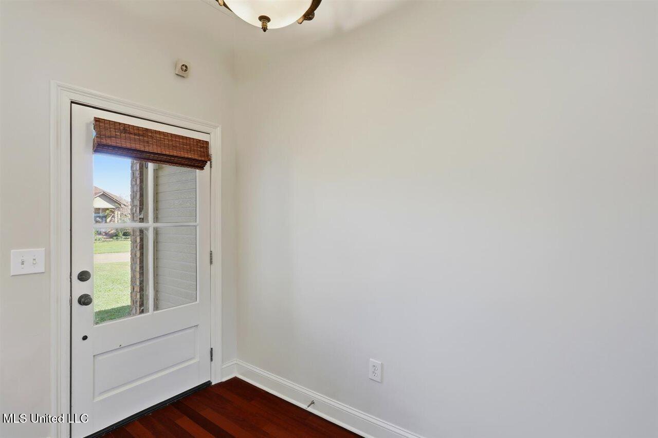 353 Kings Ridge Circle Property Photo 3