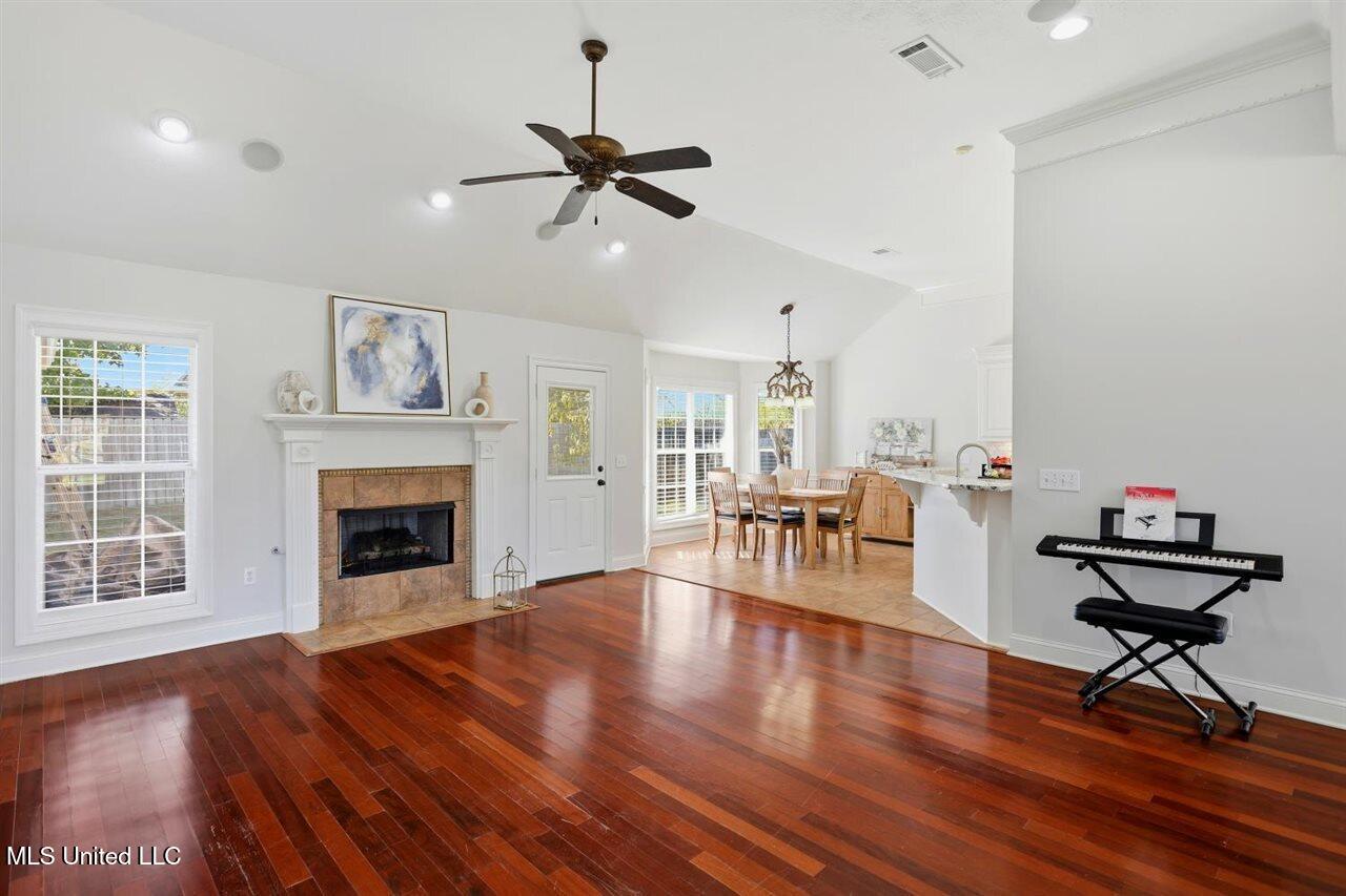 353 Kings Ridge Circle Property Photo 4