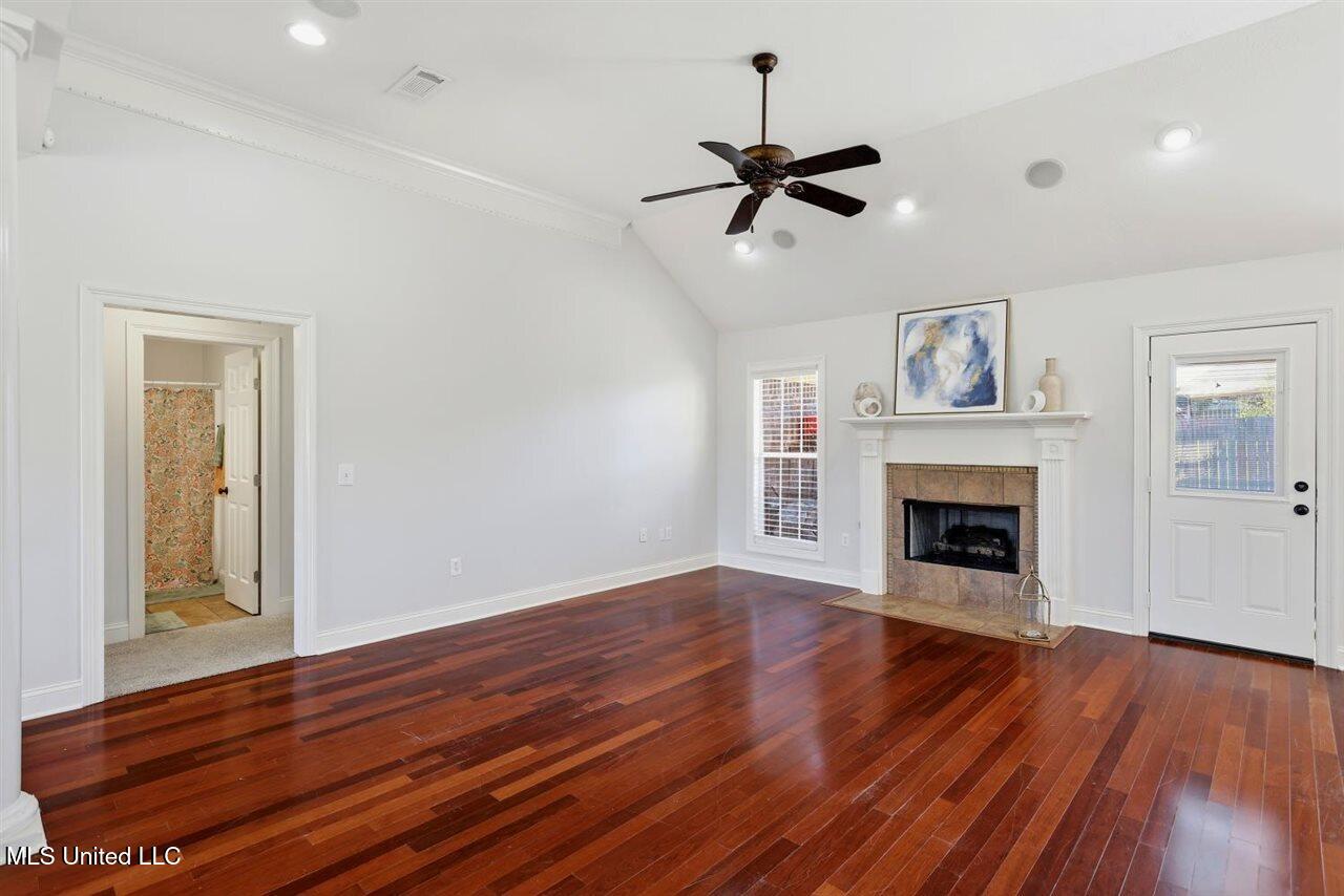 353 Kings Ridge Circle Property Photo 5