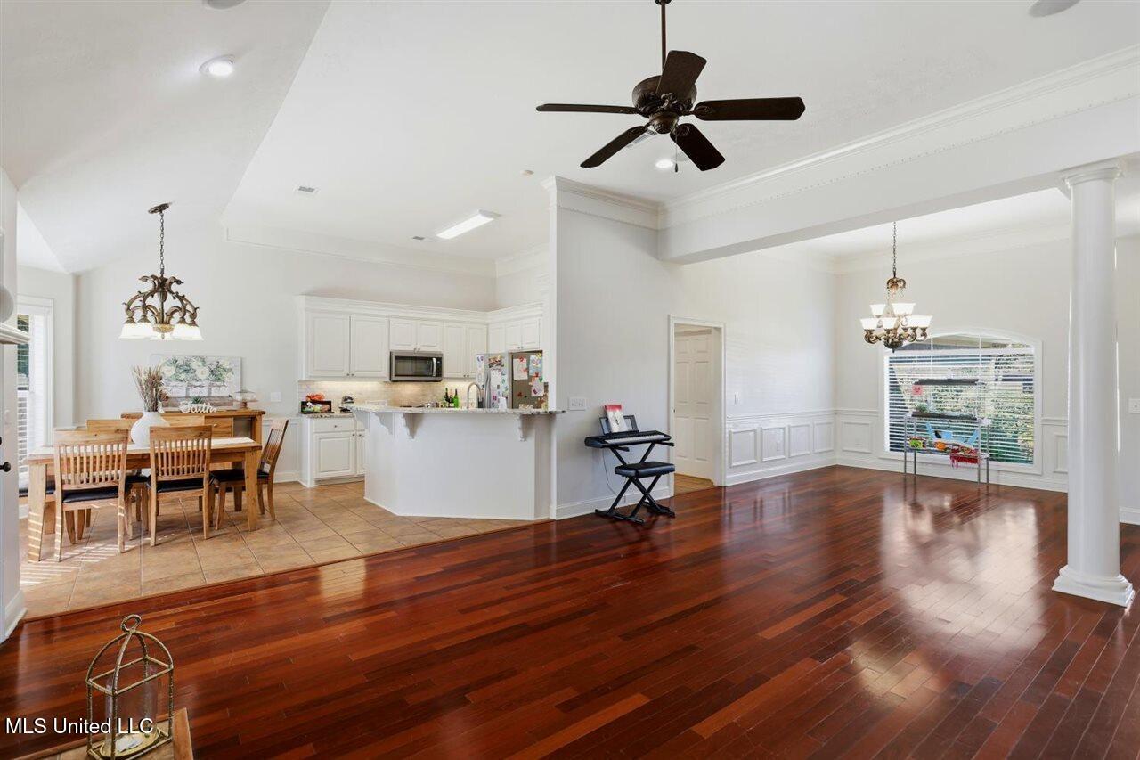 353 Kings Ridge Circle Property Photo 7