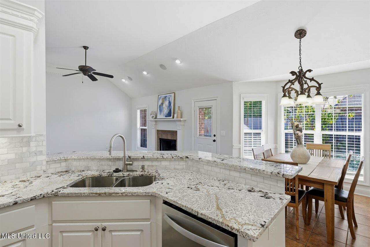 353 Kings Ridge Circle Property Photo 10