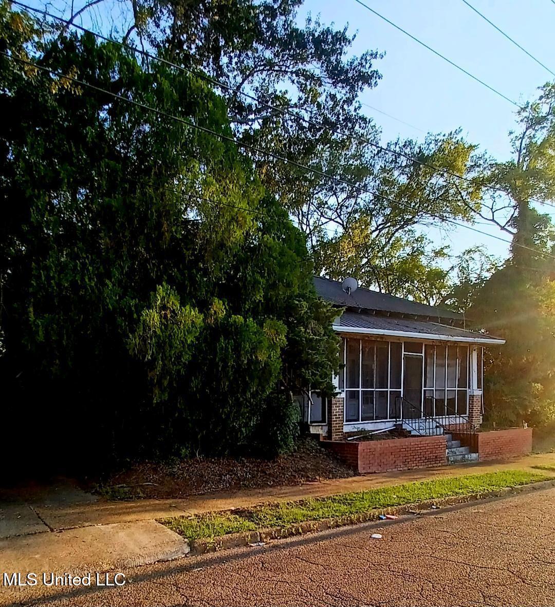 108 E North Street Property Photo 2