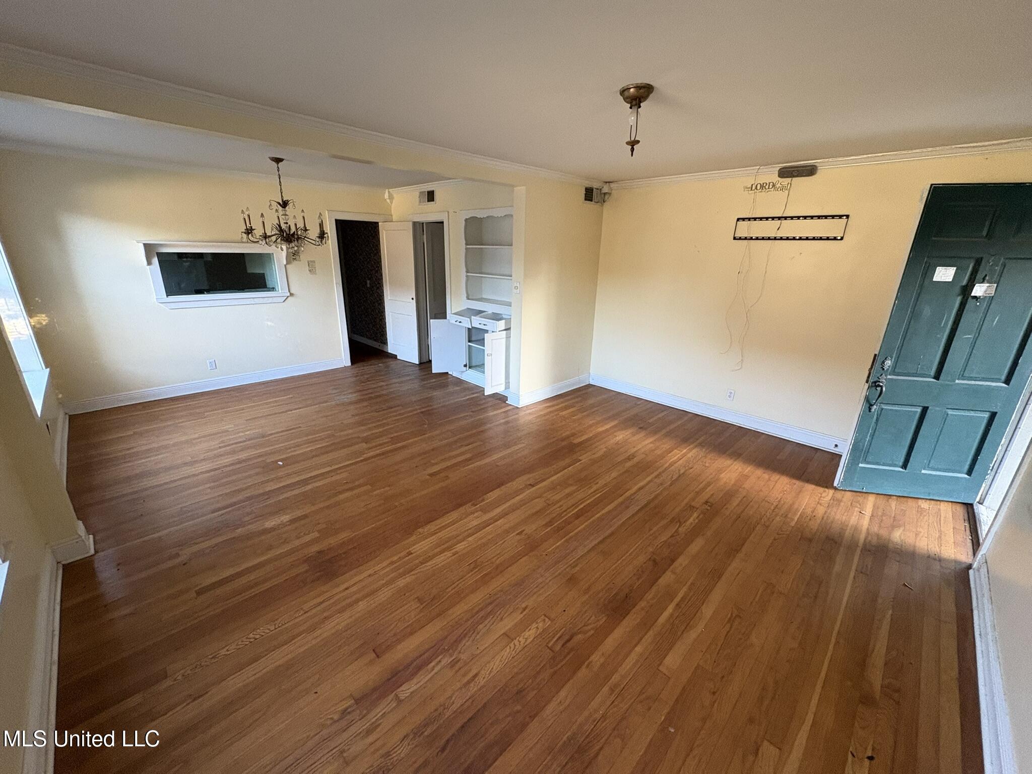 2308 East Avenue Property Photo 6