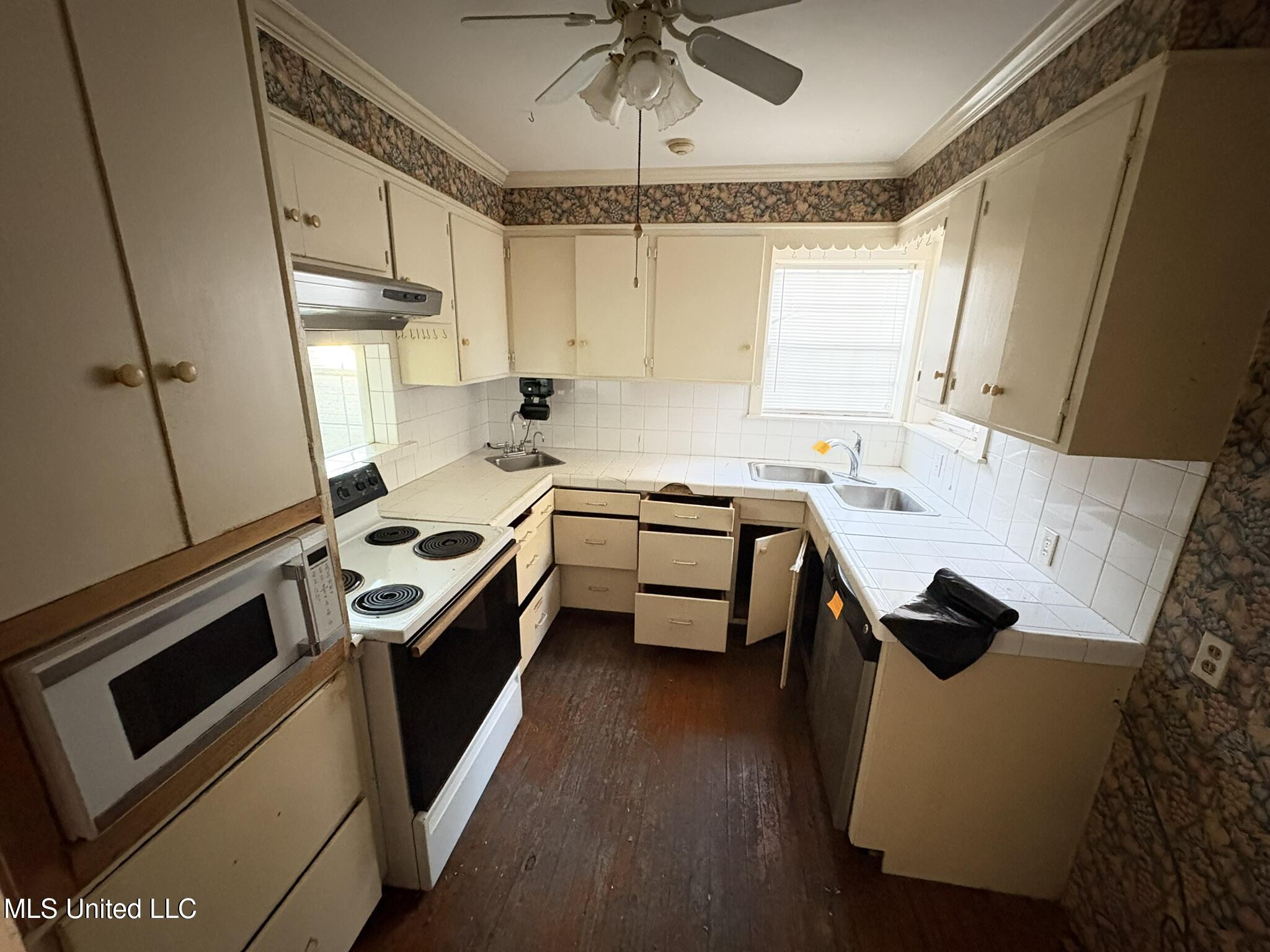2308 East Avenue Property Photo 7