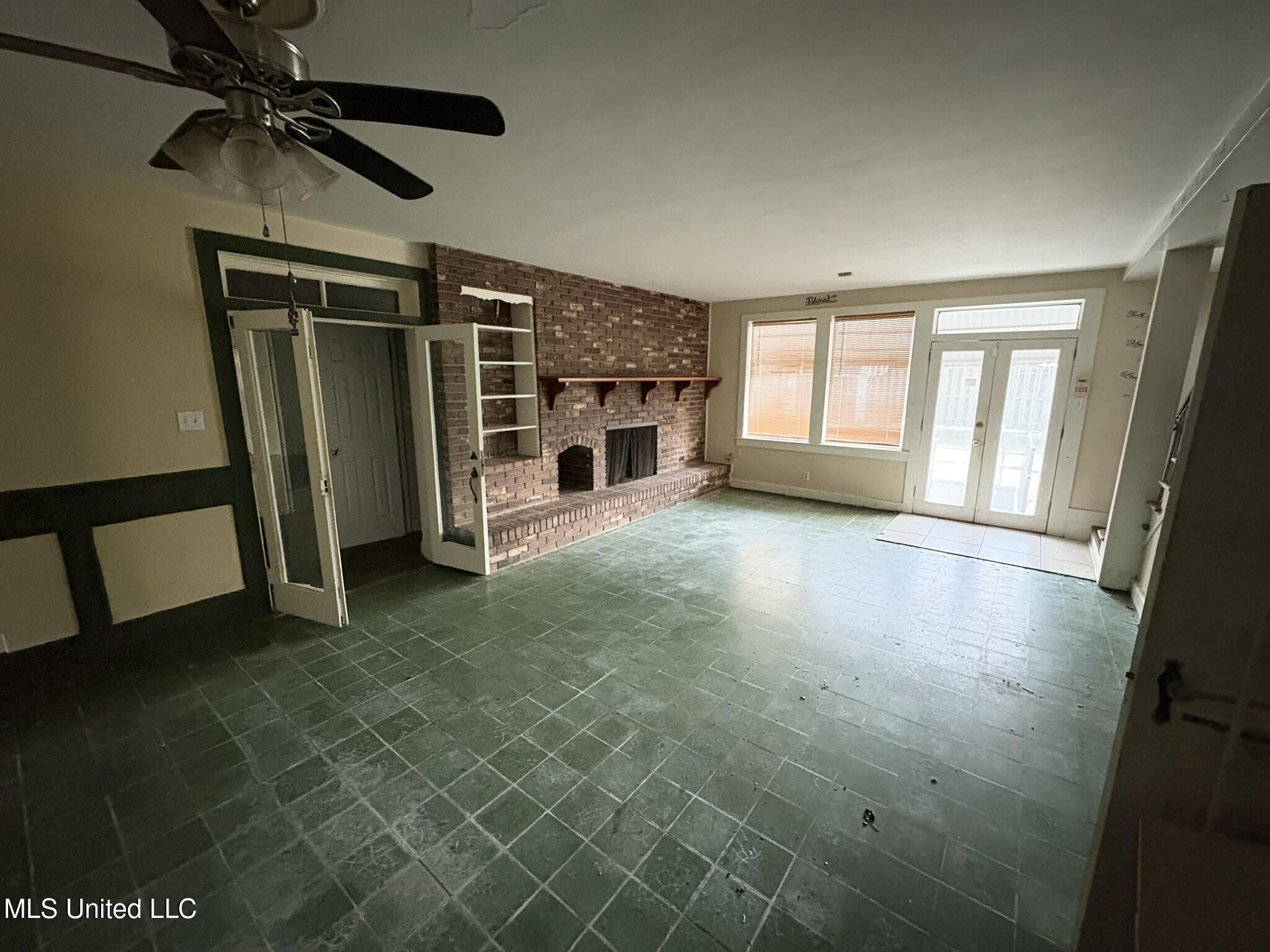2308 East Avenue Property Photo 8