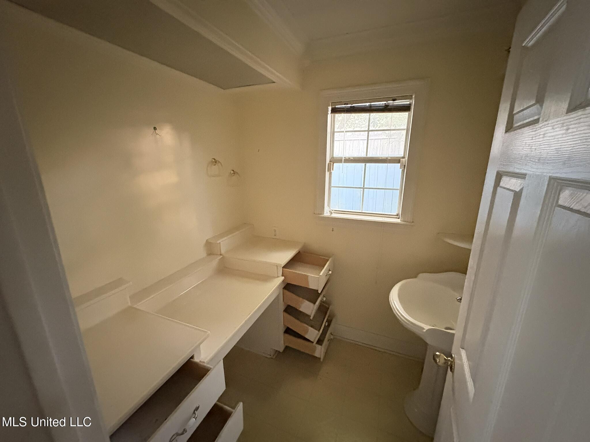 2308 East Avenue Property Photo 12