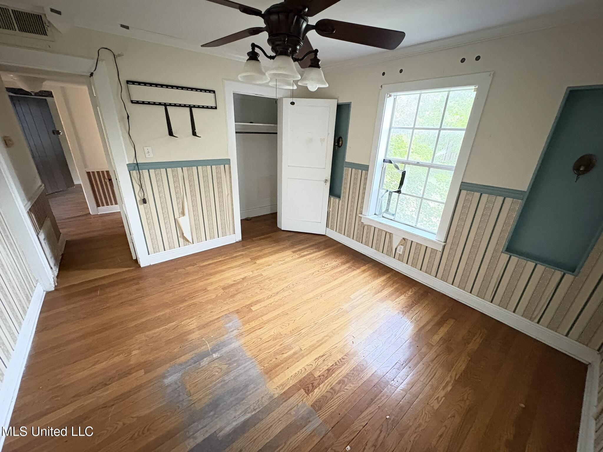 2308 East Avenue Property Photo 15