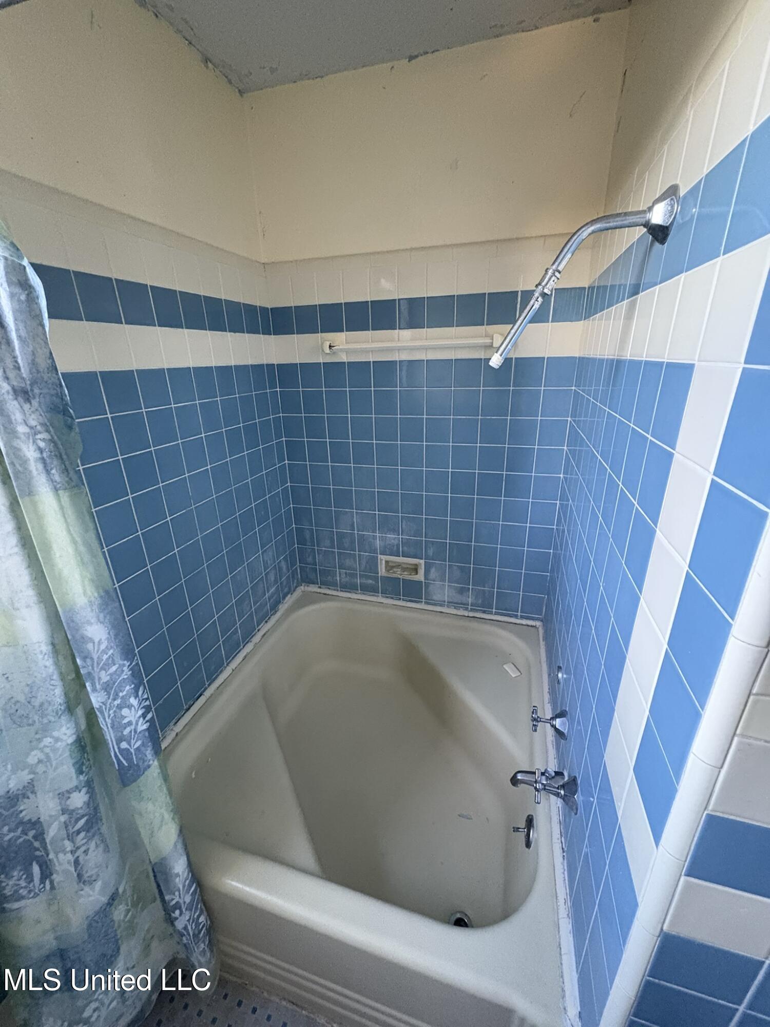 2308 East Avenue Property Photo 20