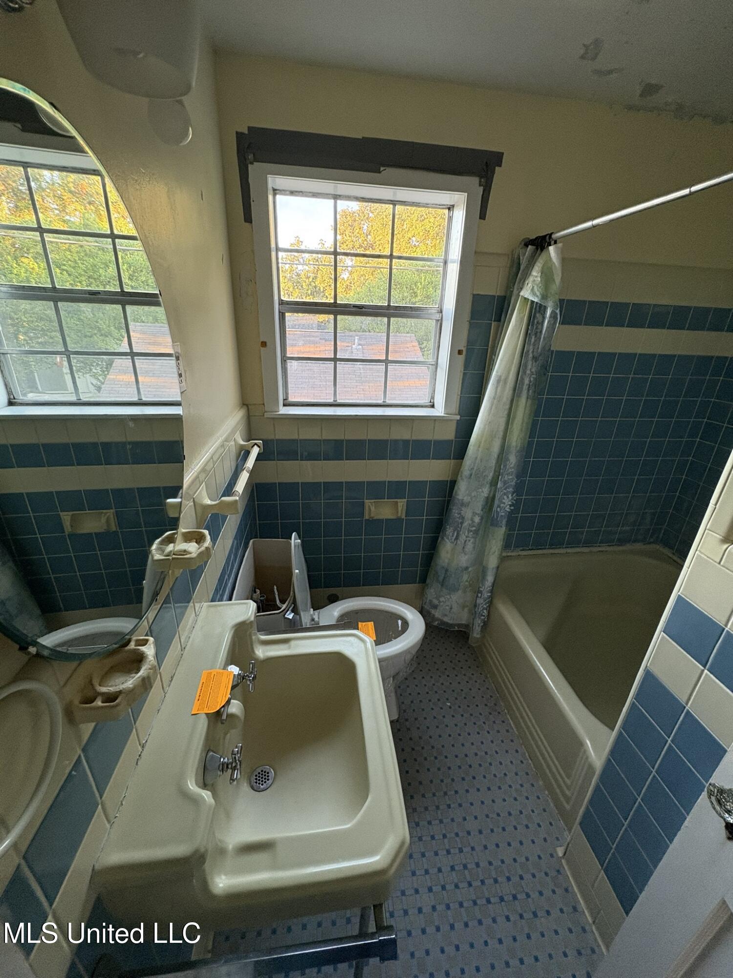 2308 East Avenue Property Photo 21