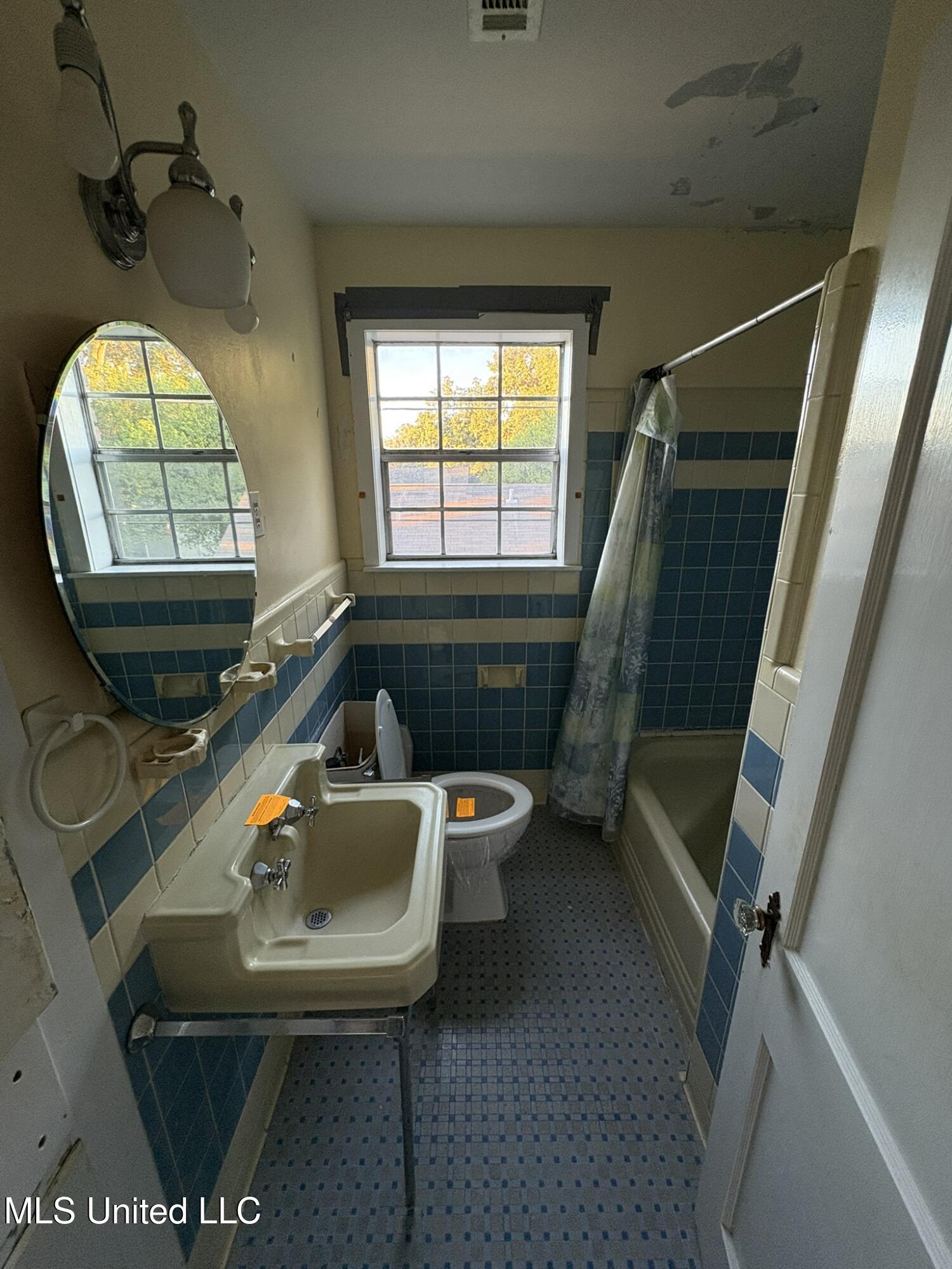 2308 East Avenue Property Photo 22