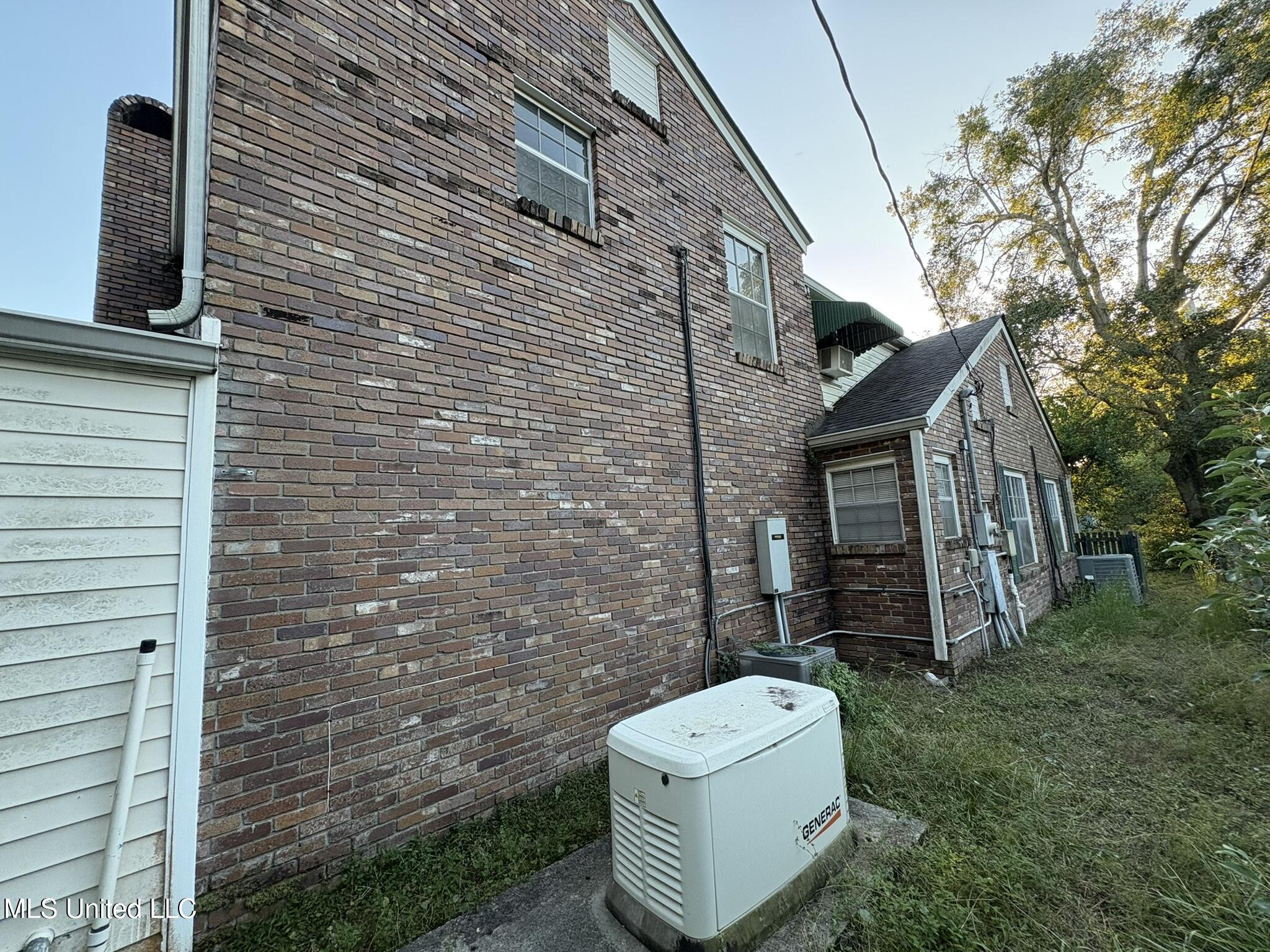 2308 East Avenue Property Photo 32