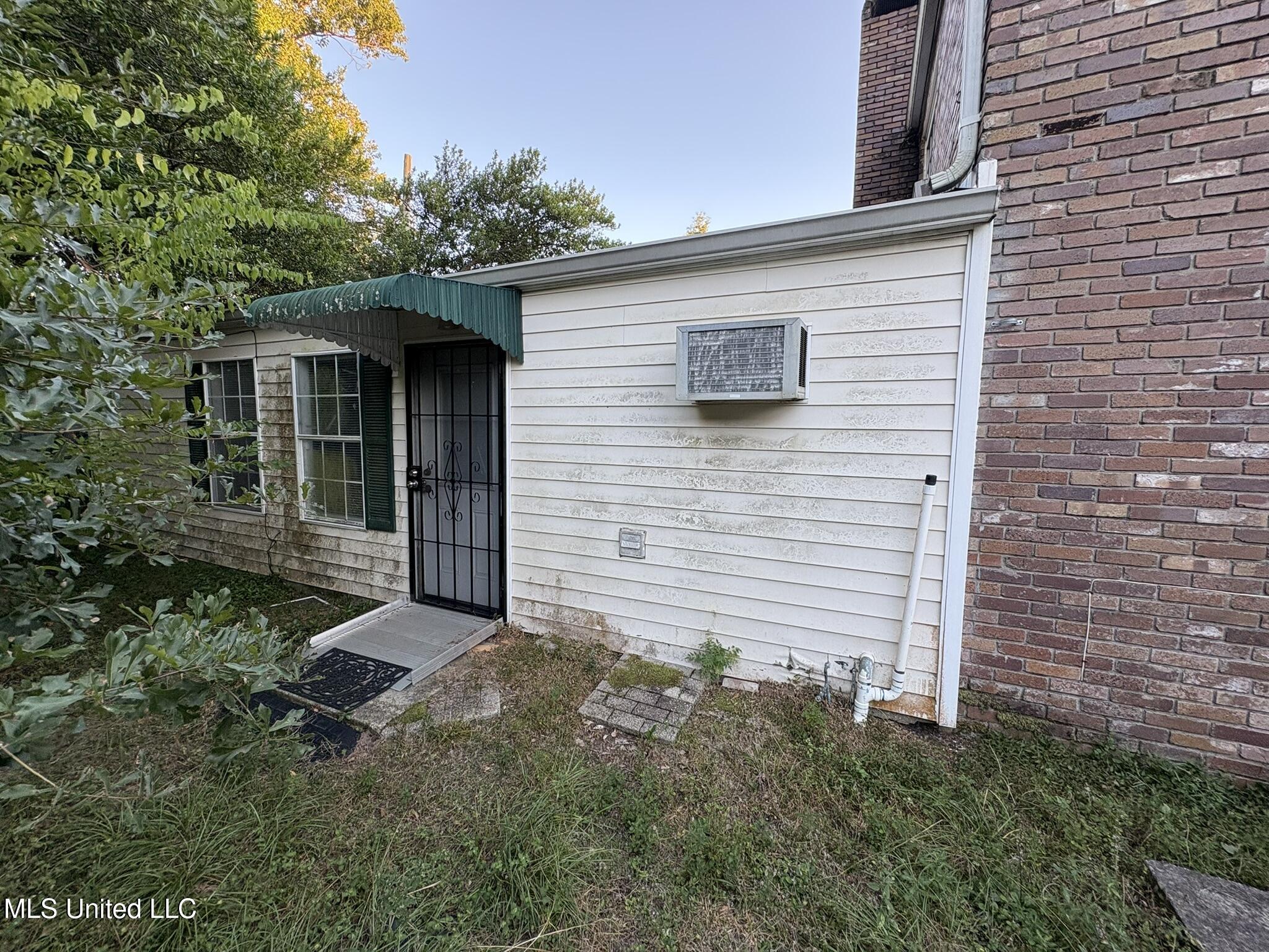 2308 East Avenue Property Photo 33