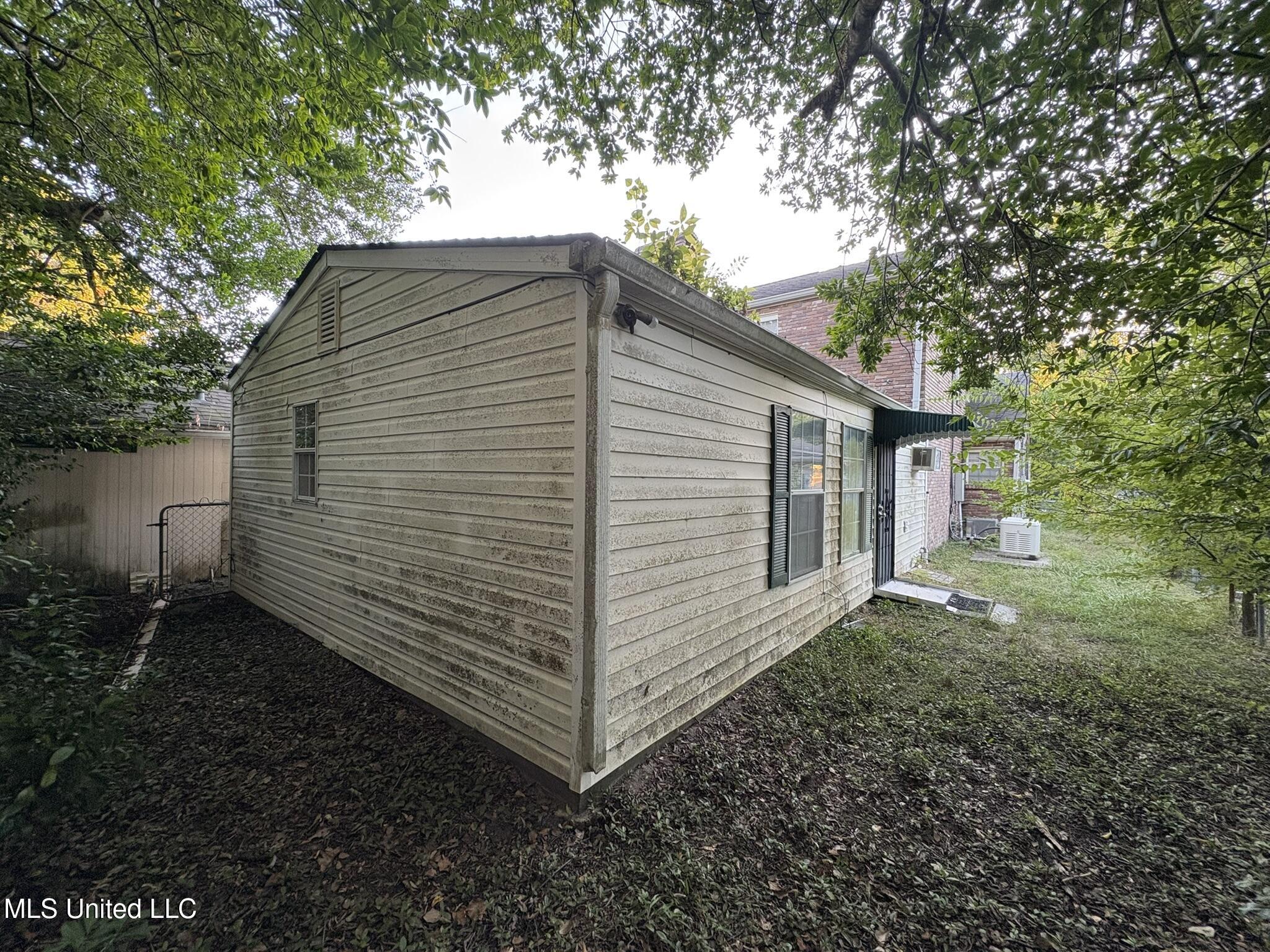 2308 East Avenue Property Photo 34