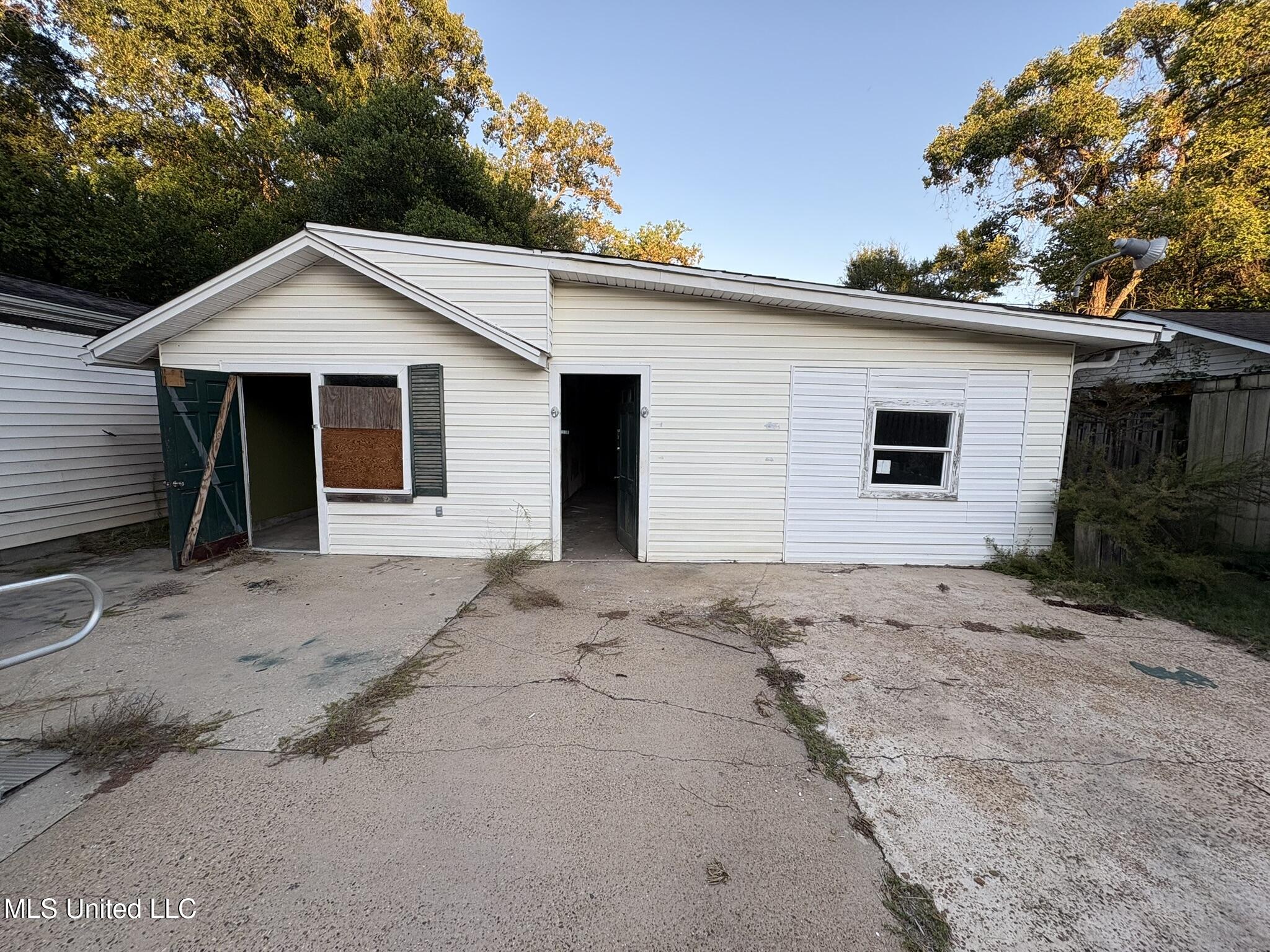 2308 East Avenue Property Photo 35