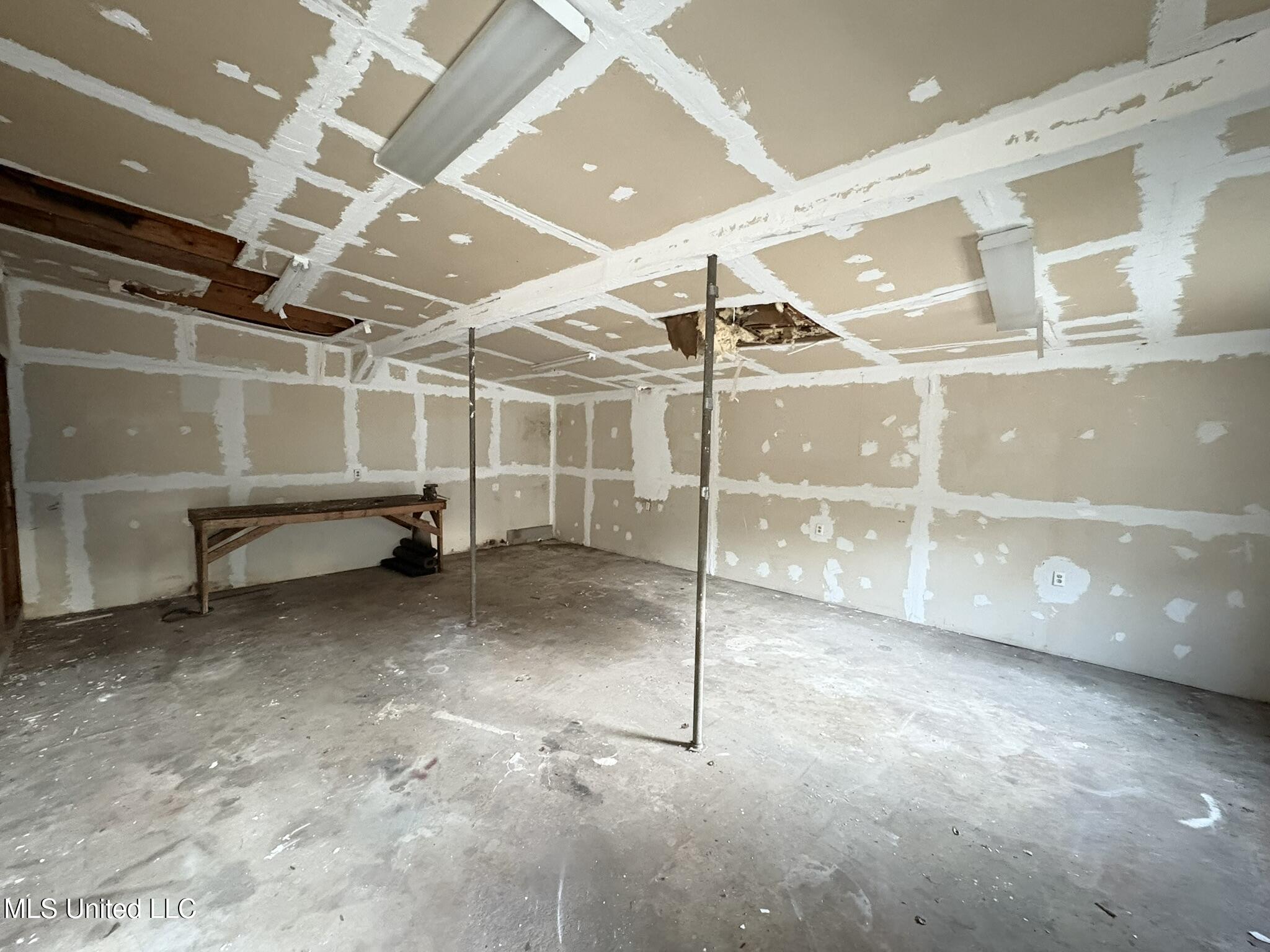 2308 East Avenue Property Photo 36