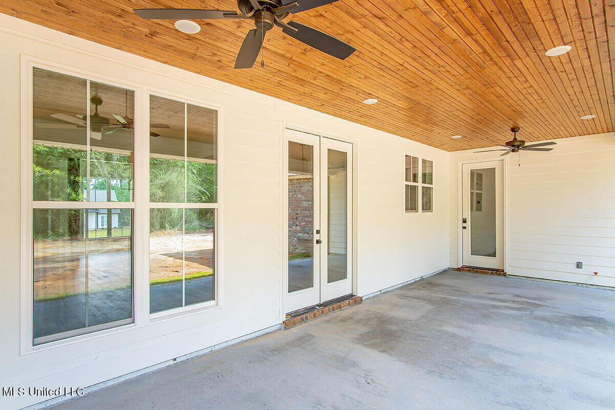 4180 Longleaf Place Property Photo 4