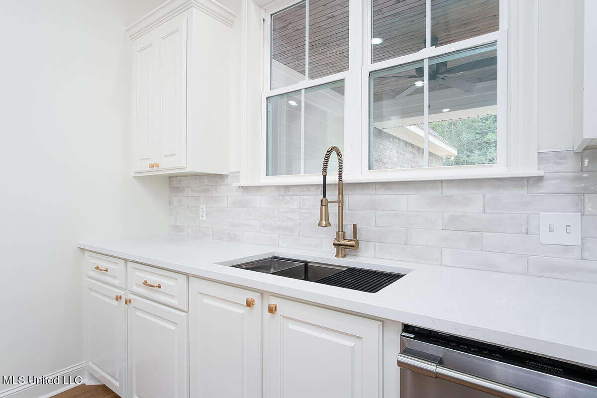 4180 Longleaf Place Property Photo 6