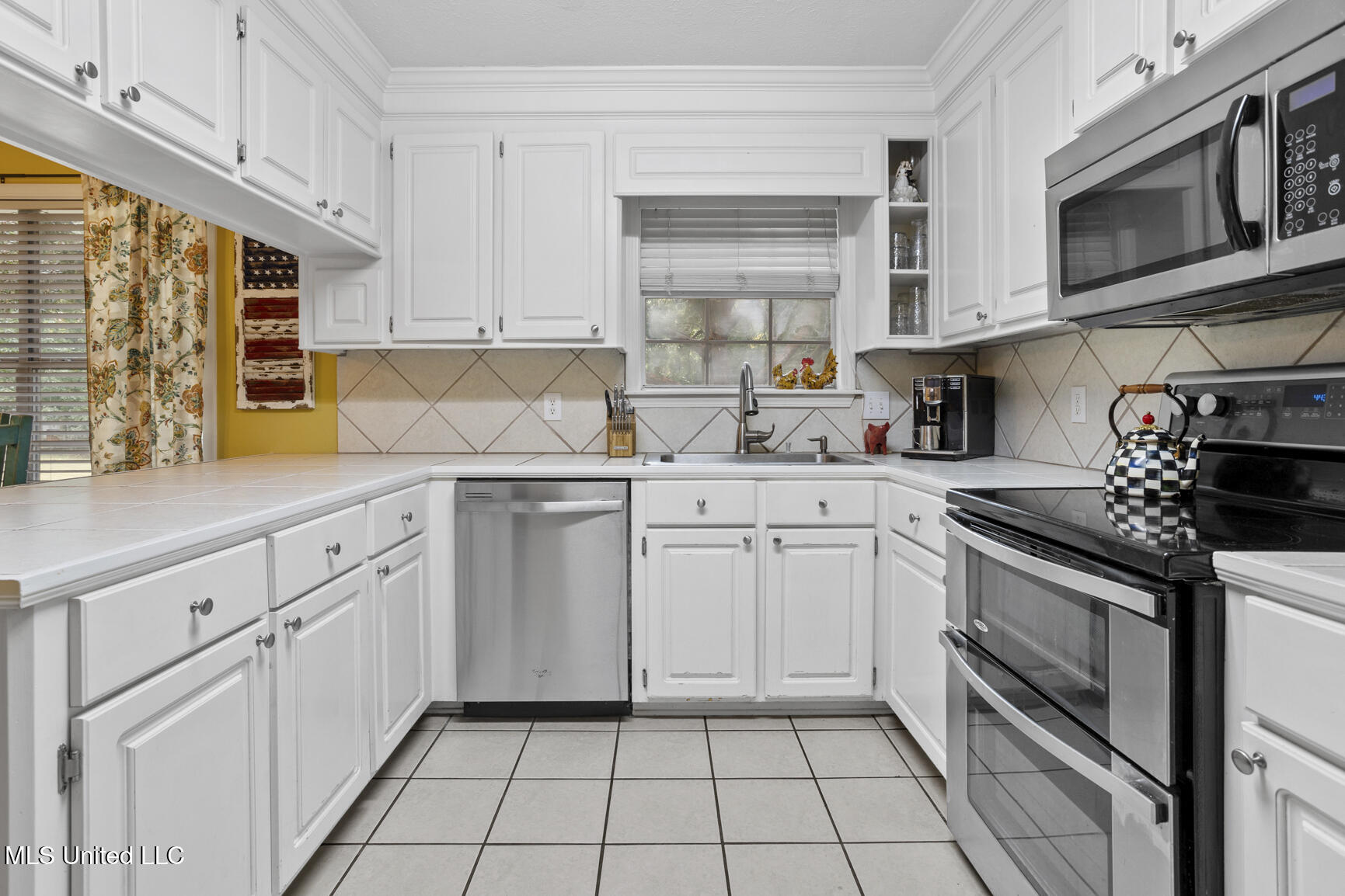 3003 Stonehendge Drive Property Photo 10