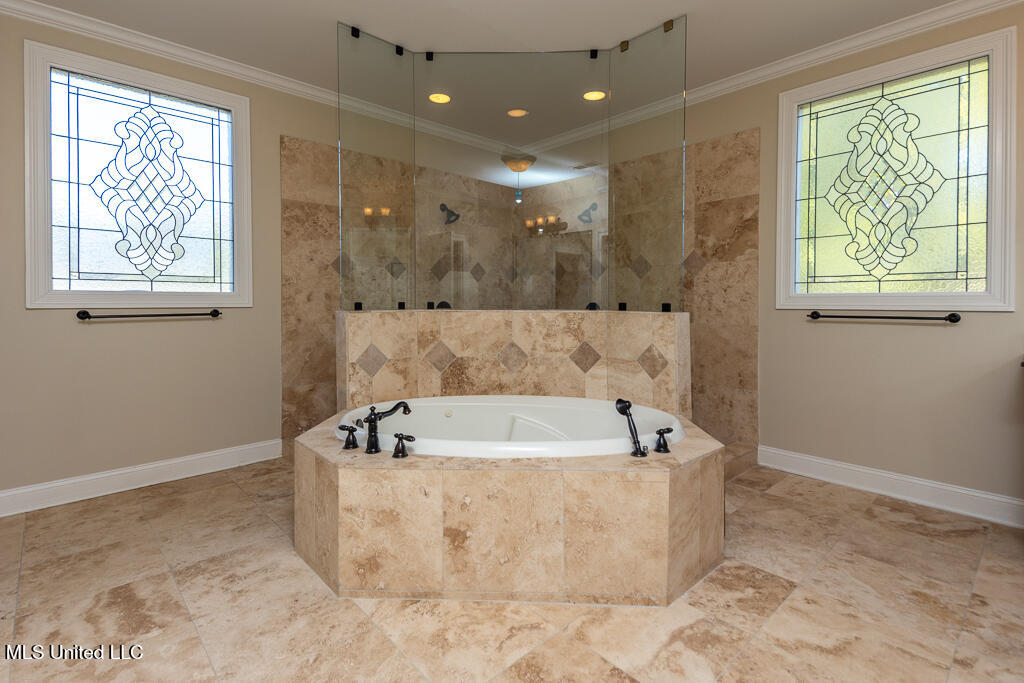20 Surrey Loop Property Photo 6
