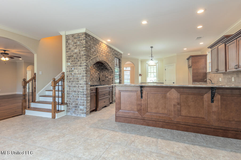 20 Surrey Loop Property Photo 11