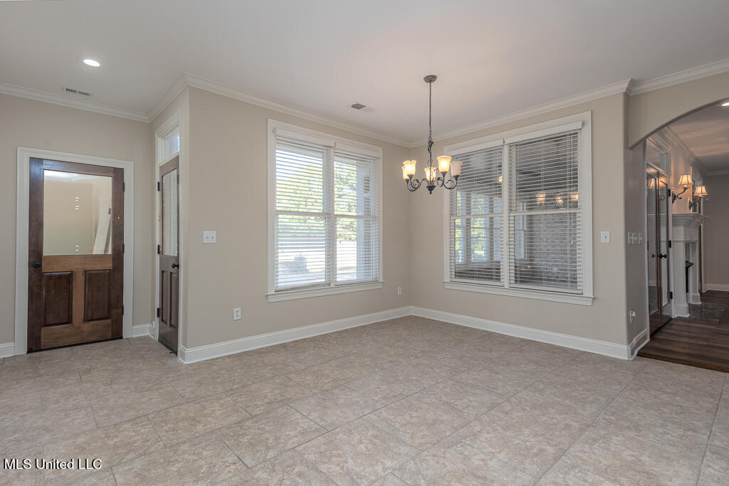 20 Surrey Loop Property Photo 14