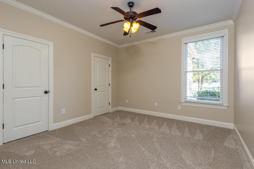 20 Surrey Loop Property Photo 19