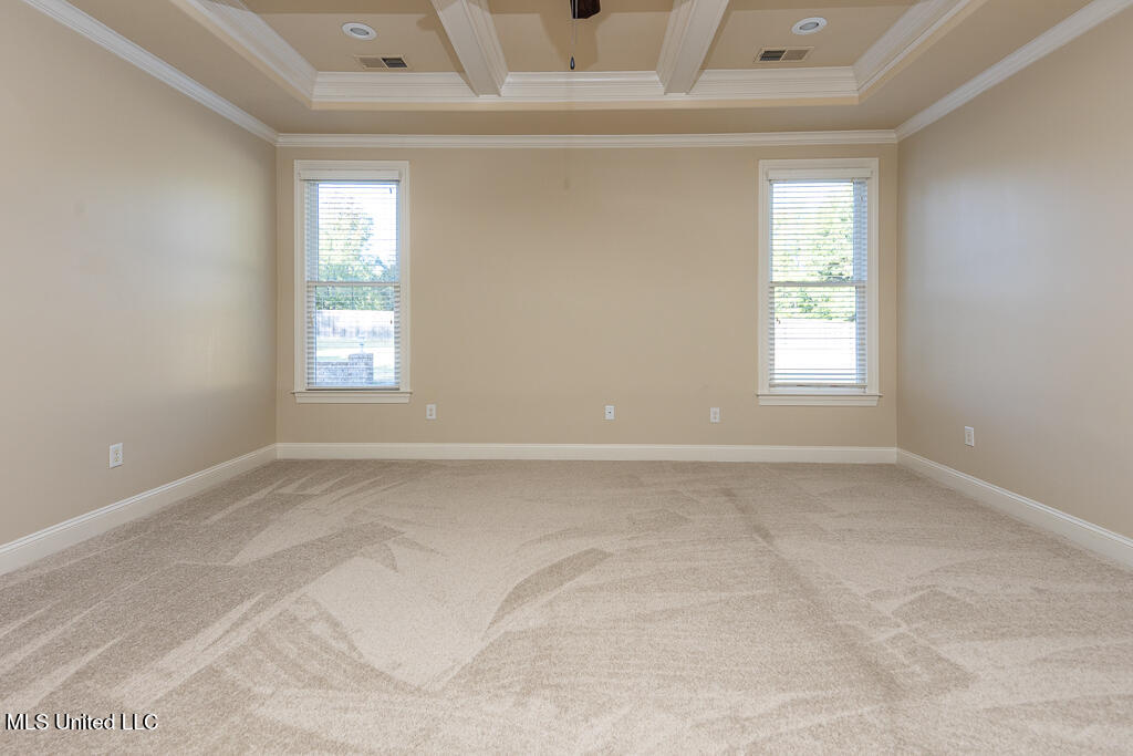 20 Surrey Loop Property Photo 21