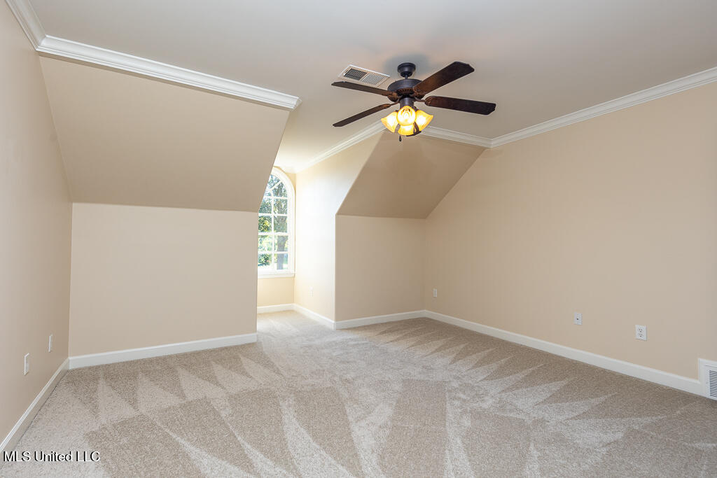 20 Surrey Loop Property Photo 26