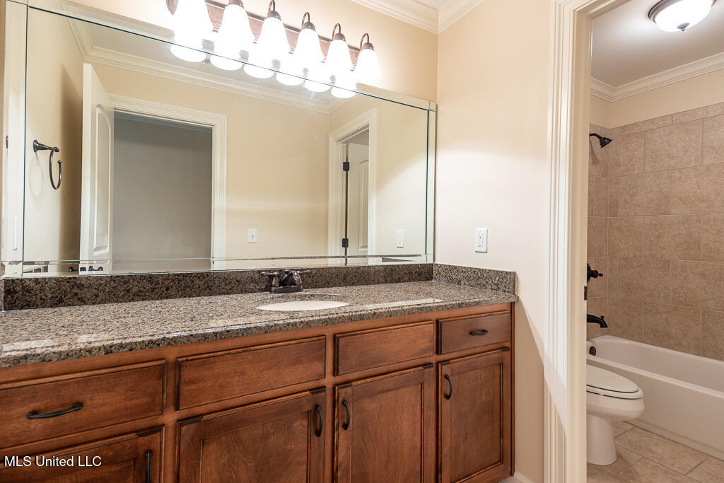 20 Surrey Loop Property Photo 27