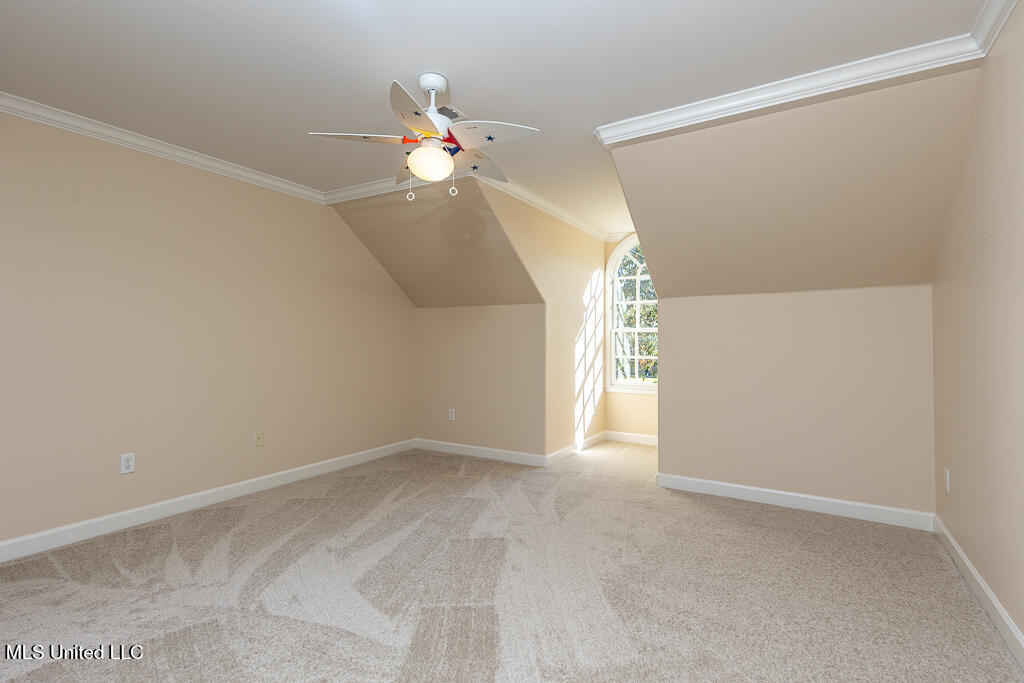 20 Surrey Loop Property Photo 28