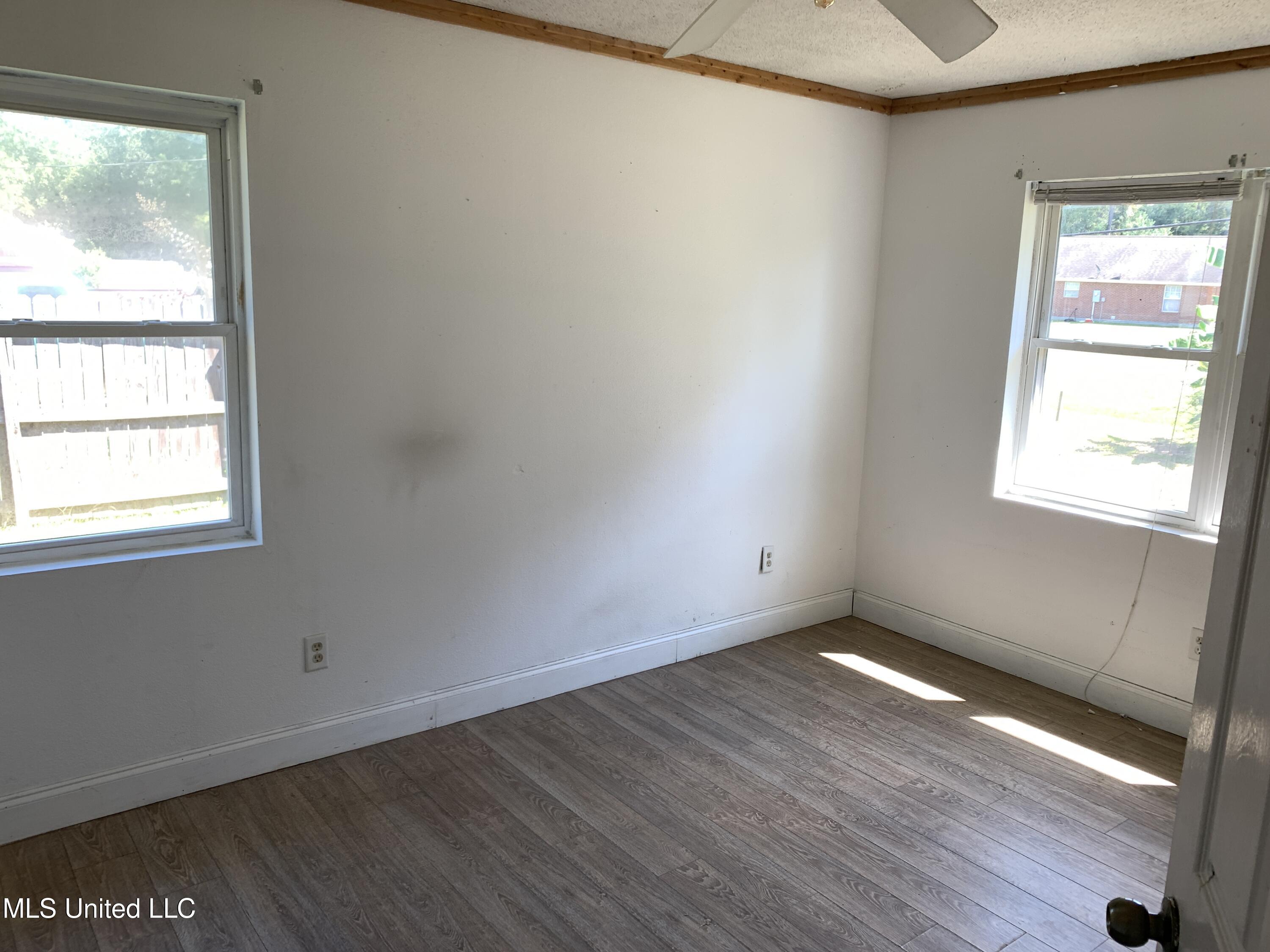 8019 Hancock Drive Property Photo 7