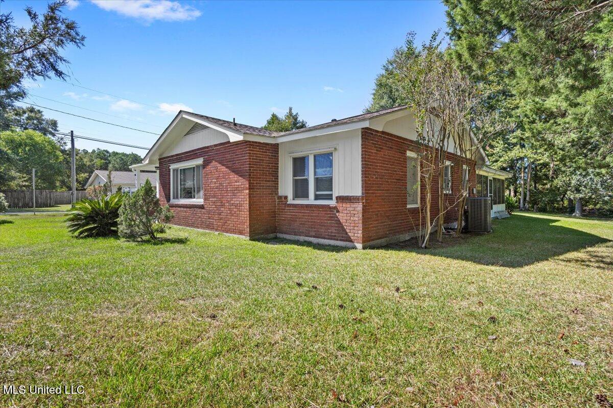 730 Dunbar Avenue Property Photo 3