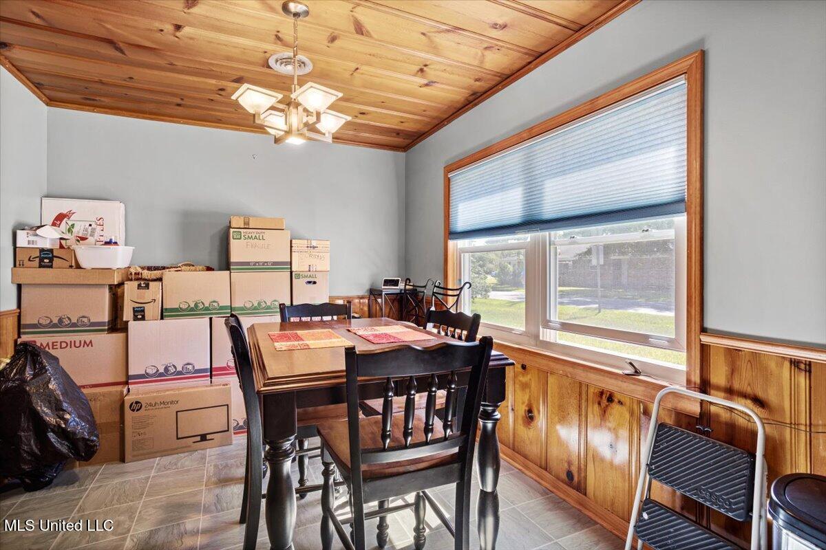 730 Dunbar Avenue Property Photo 6