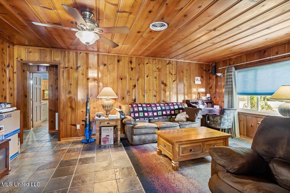 730 Dunbar Avenue Property Photo 7