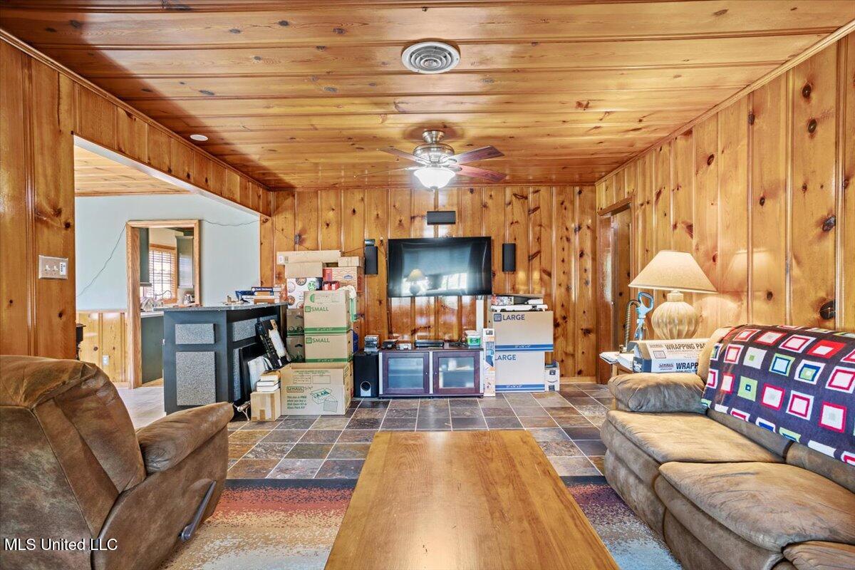 730 Dunbar Avenue Property Photo 9