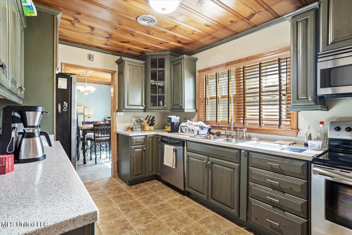 730 Dunbar Avenue Property Photo 11