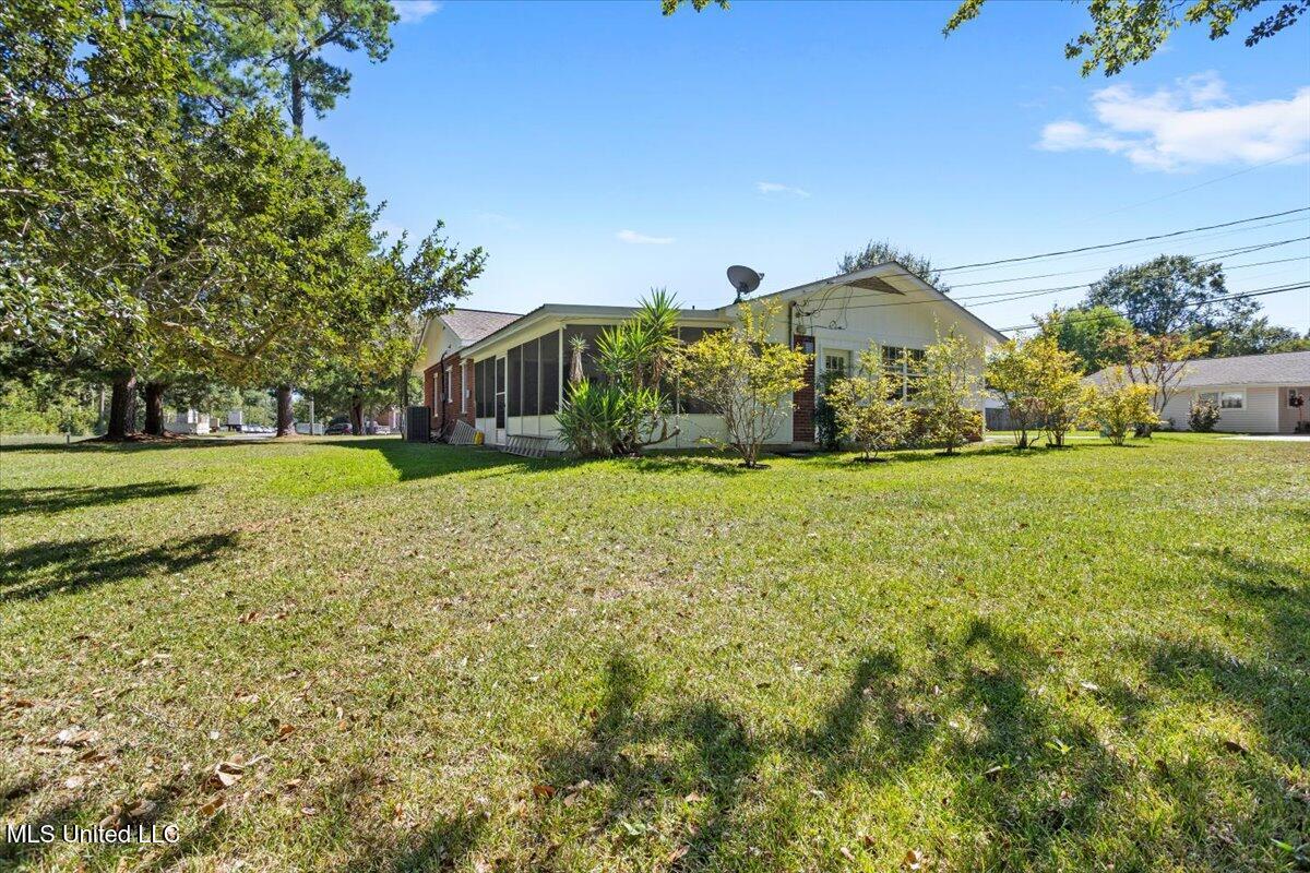 730 Dunbar Avenue Property Photo 24