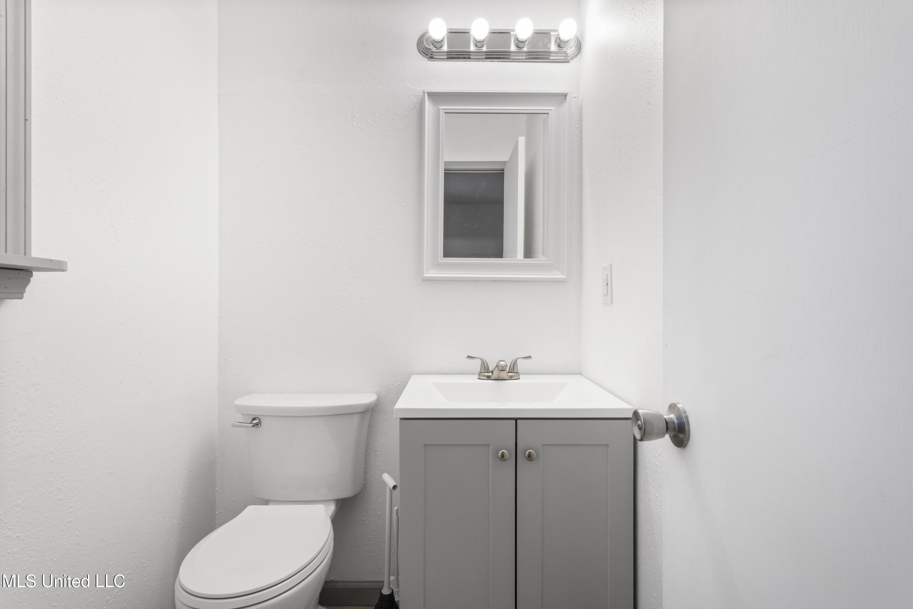 1637 Victoria Drive Property Photo 13