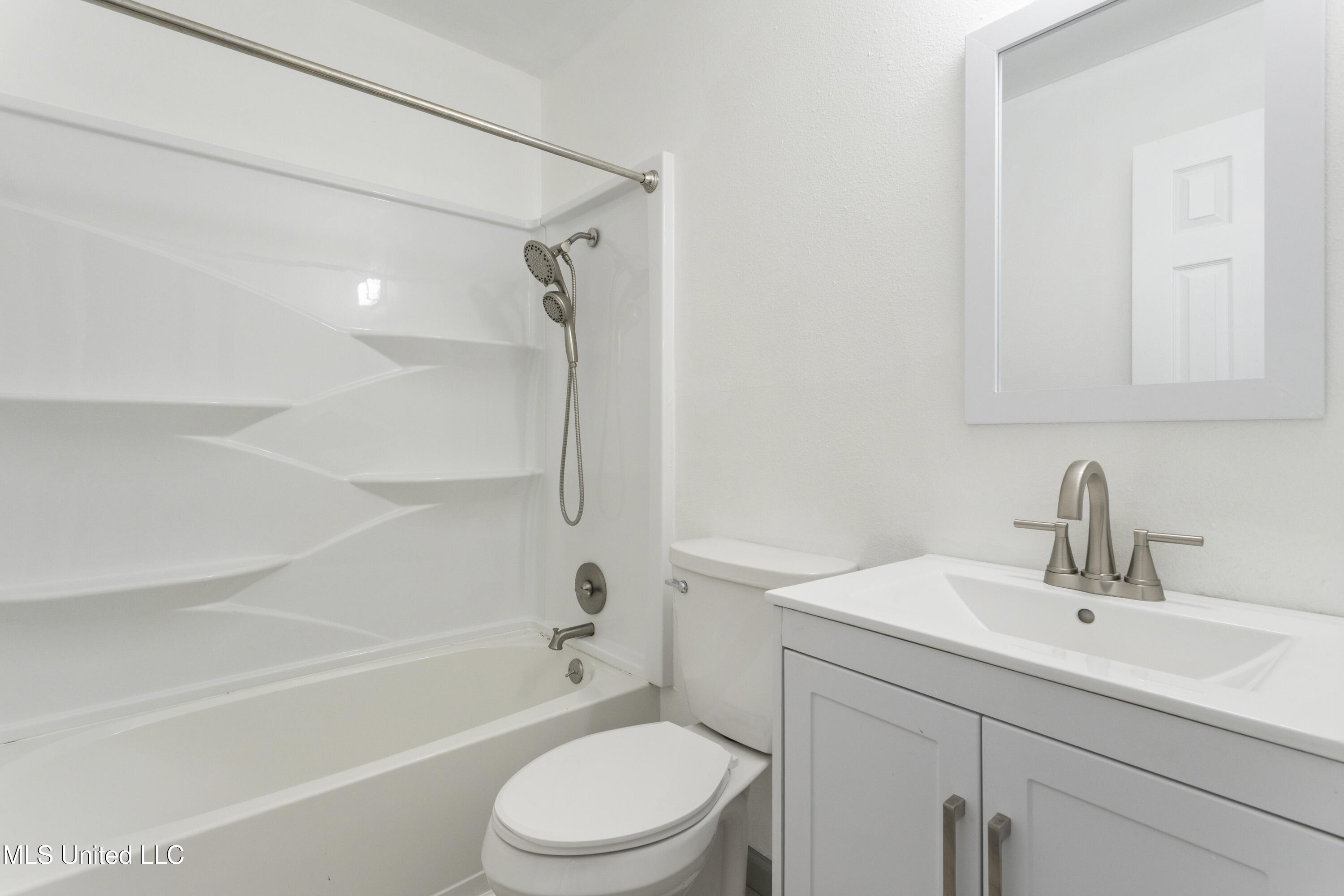 1637 Victoria Drive Property Photo 15