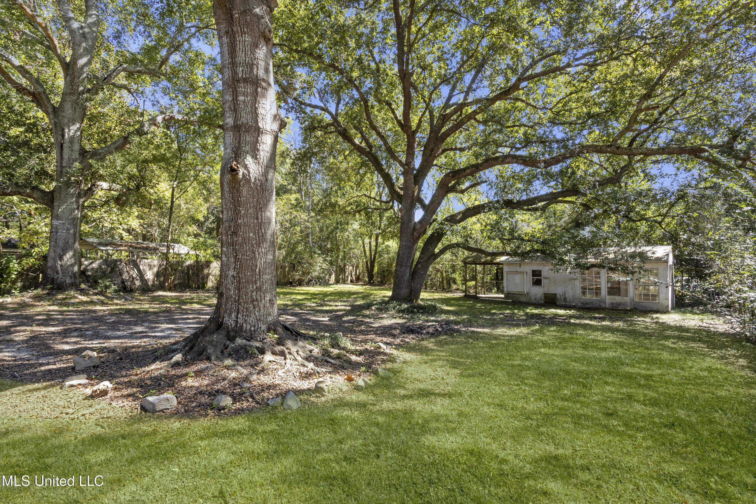 1637 Victoria Drive Property Photo 19