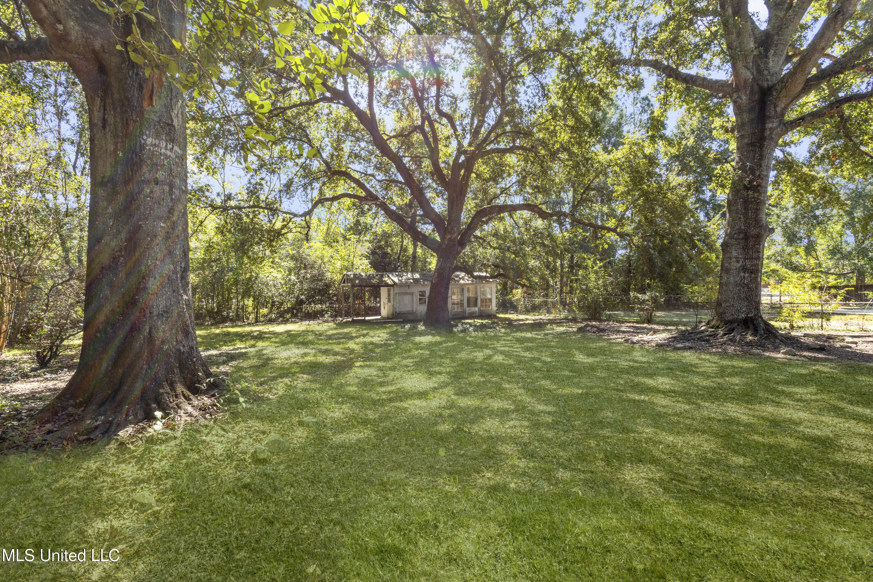 1637 Victoria Drive Property Photo 20