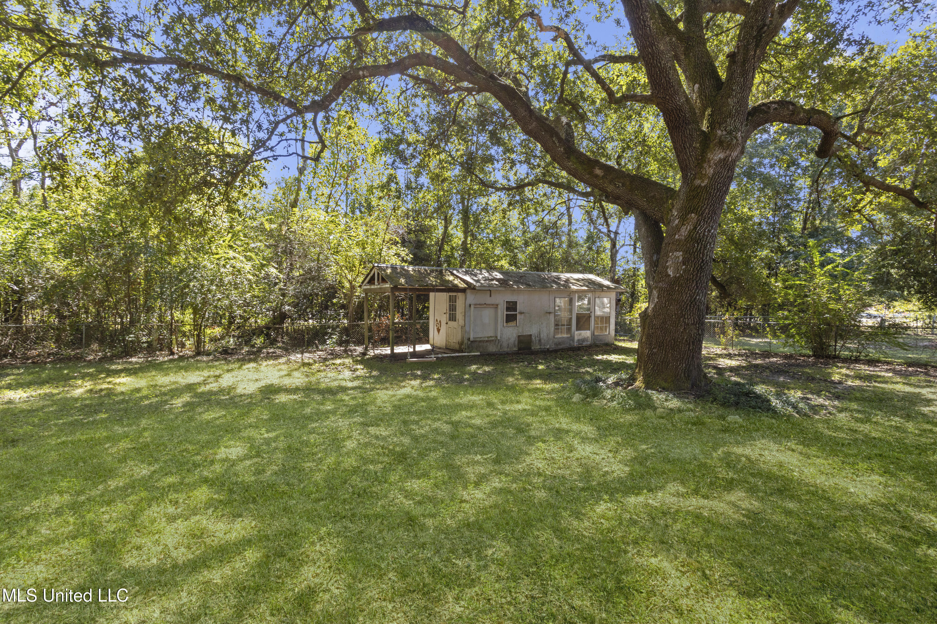 1637 Victoria Drive Property Photo 21