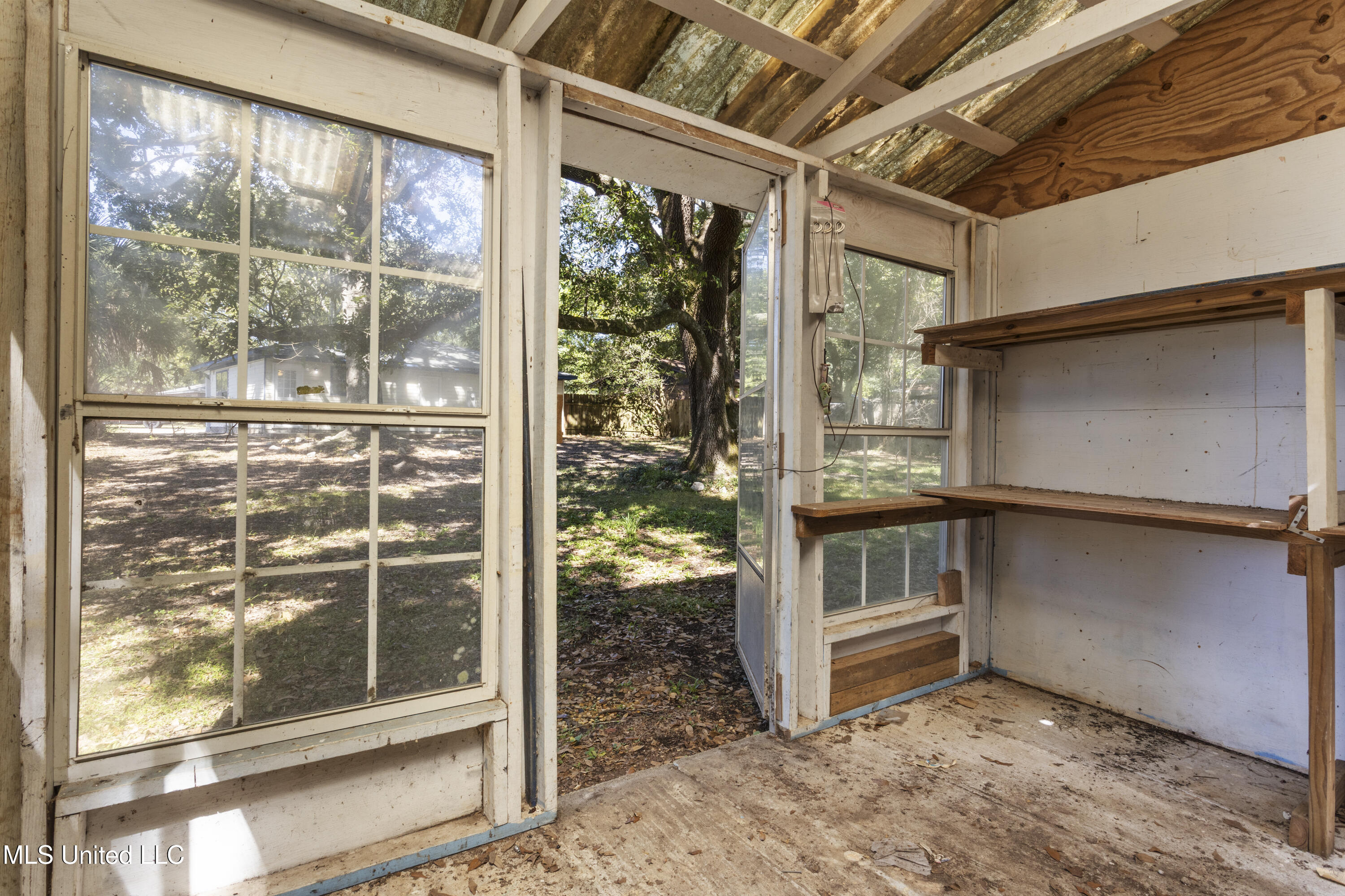 1637 Victoria Drive Property Photo 25