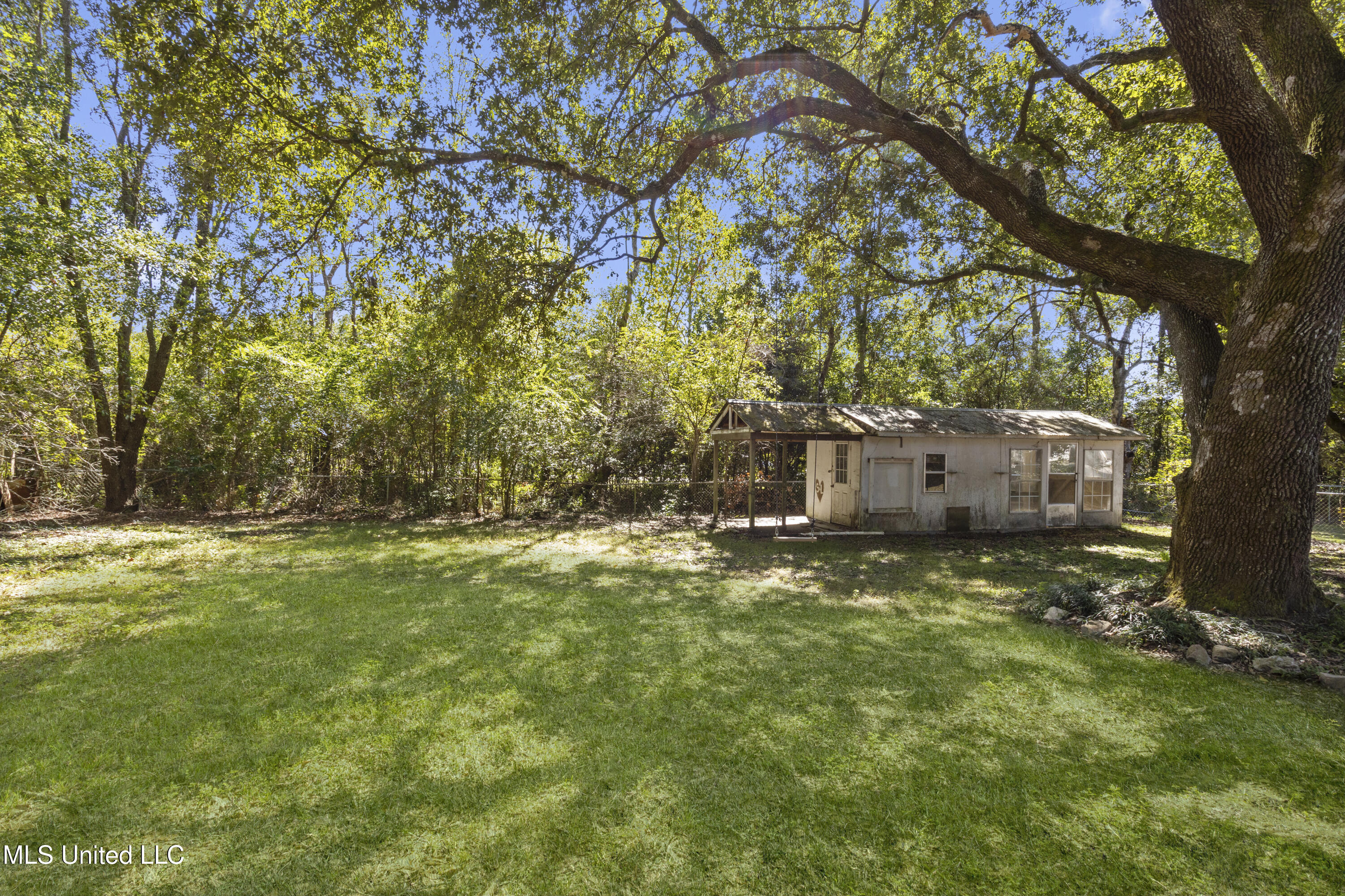 1637 Victoria Drive Property Photo 26