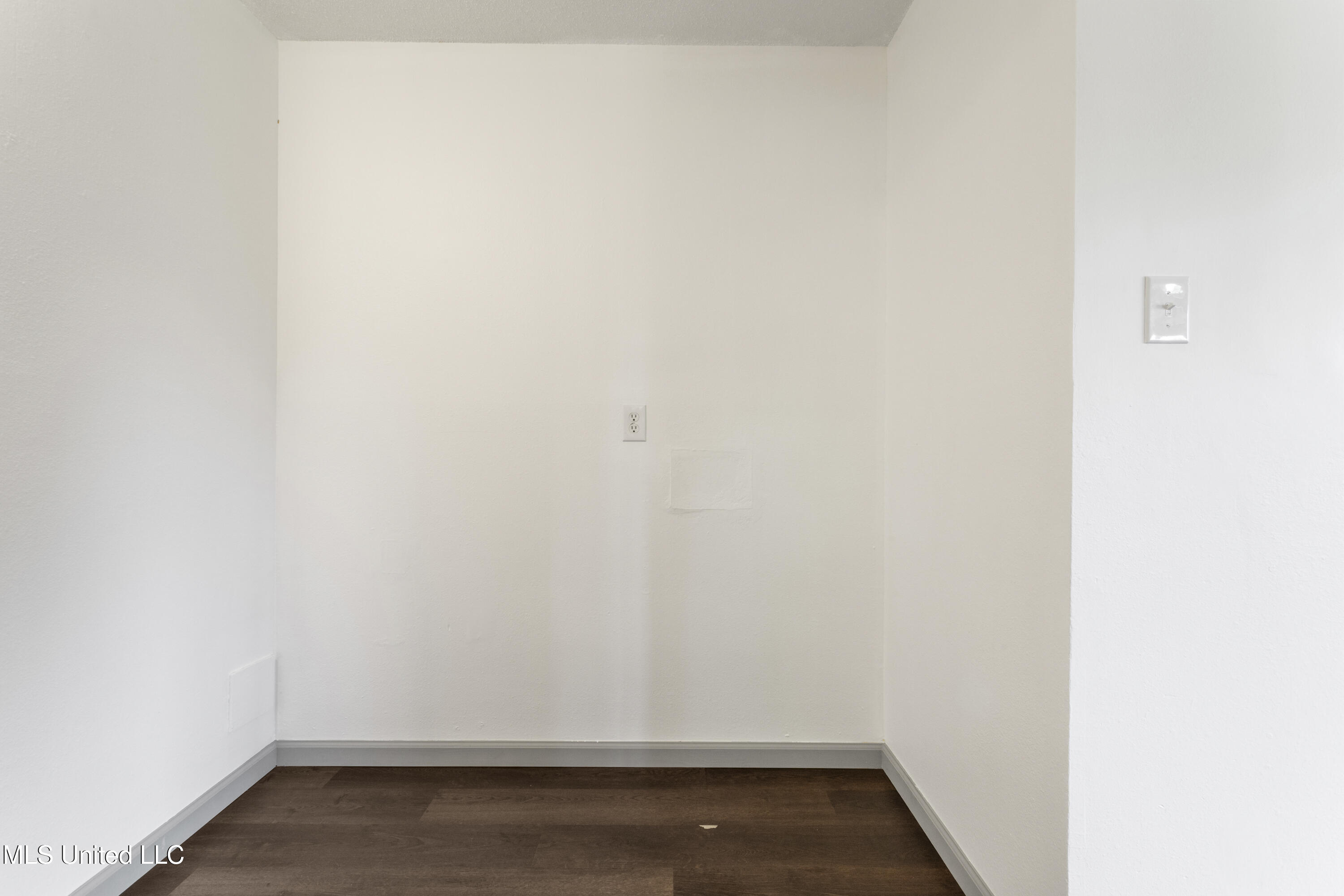 1637 Victoria Drive Property Photo 27