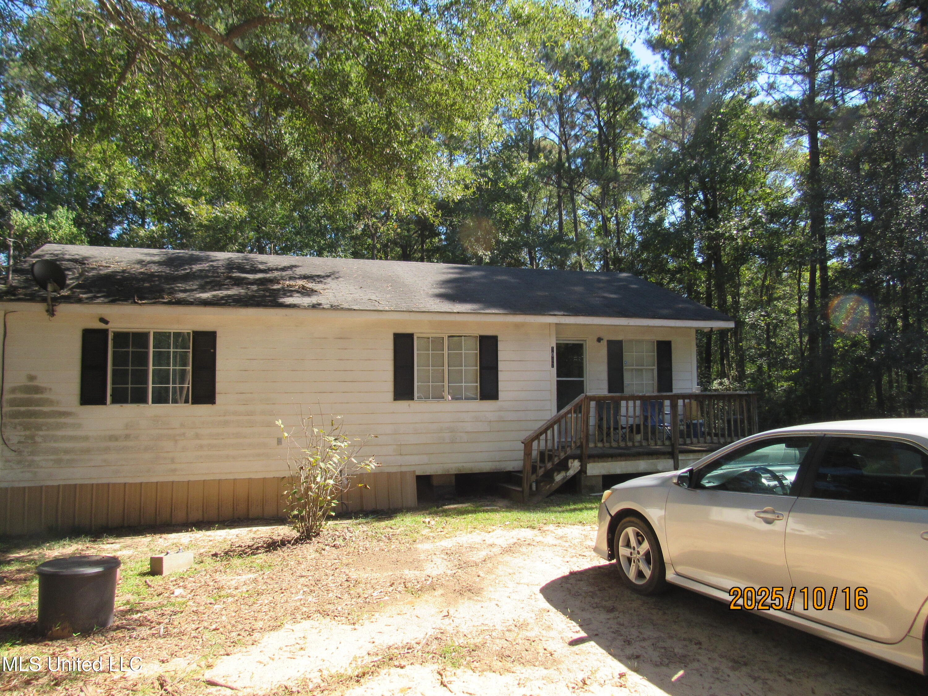 1047 Lenoir Sellers Road Property Photo 1