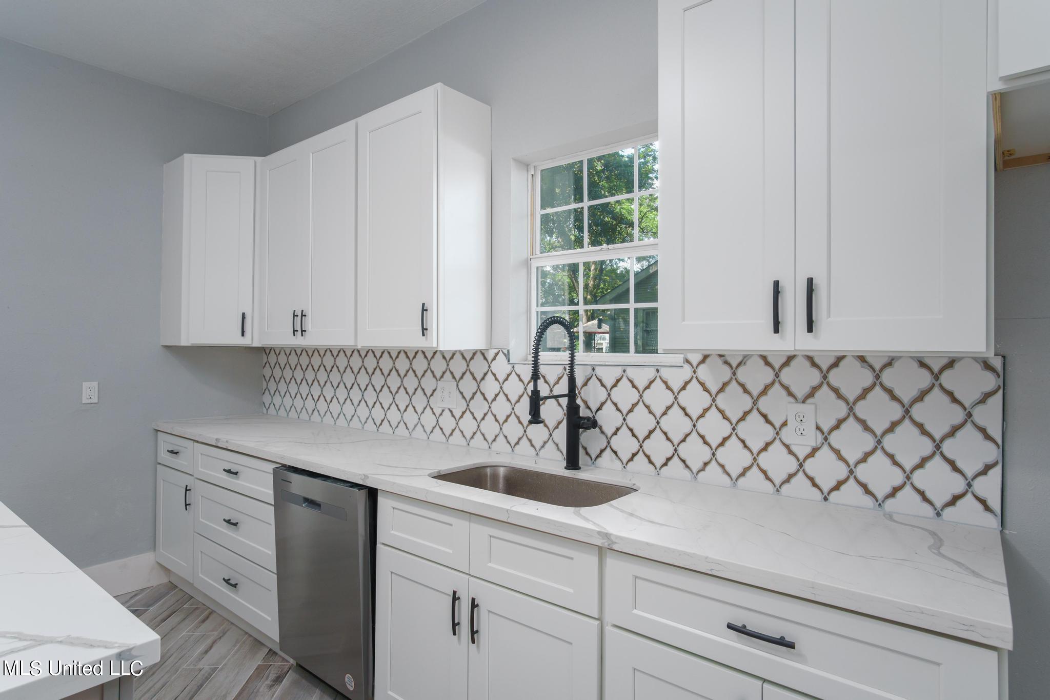 409 Southern Avenue Property Photo 12