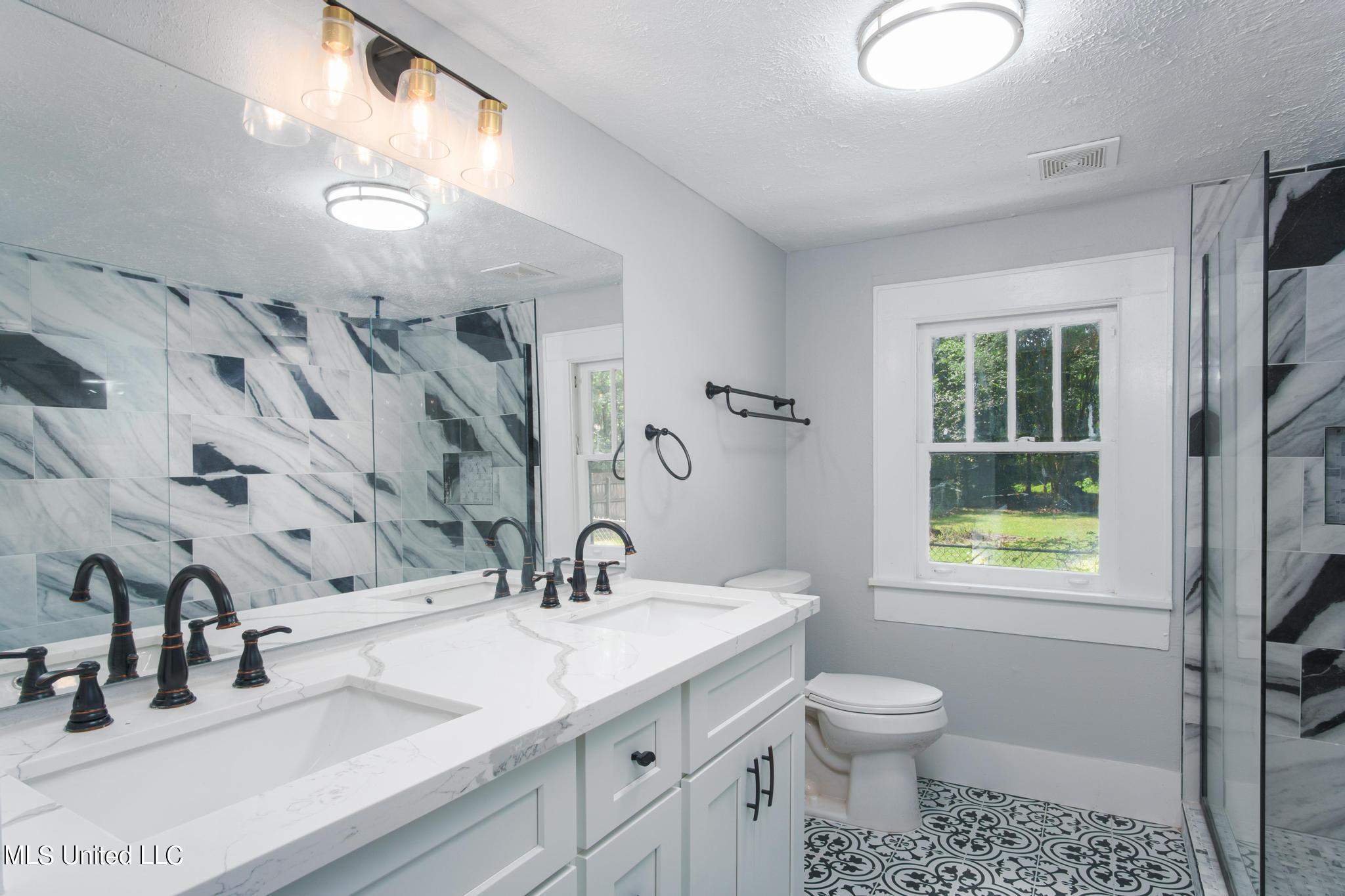 409 Southern Avenue Property Photo 15